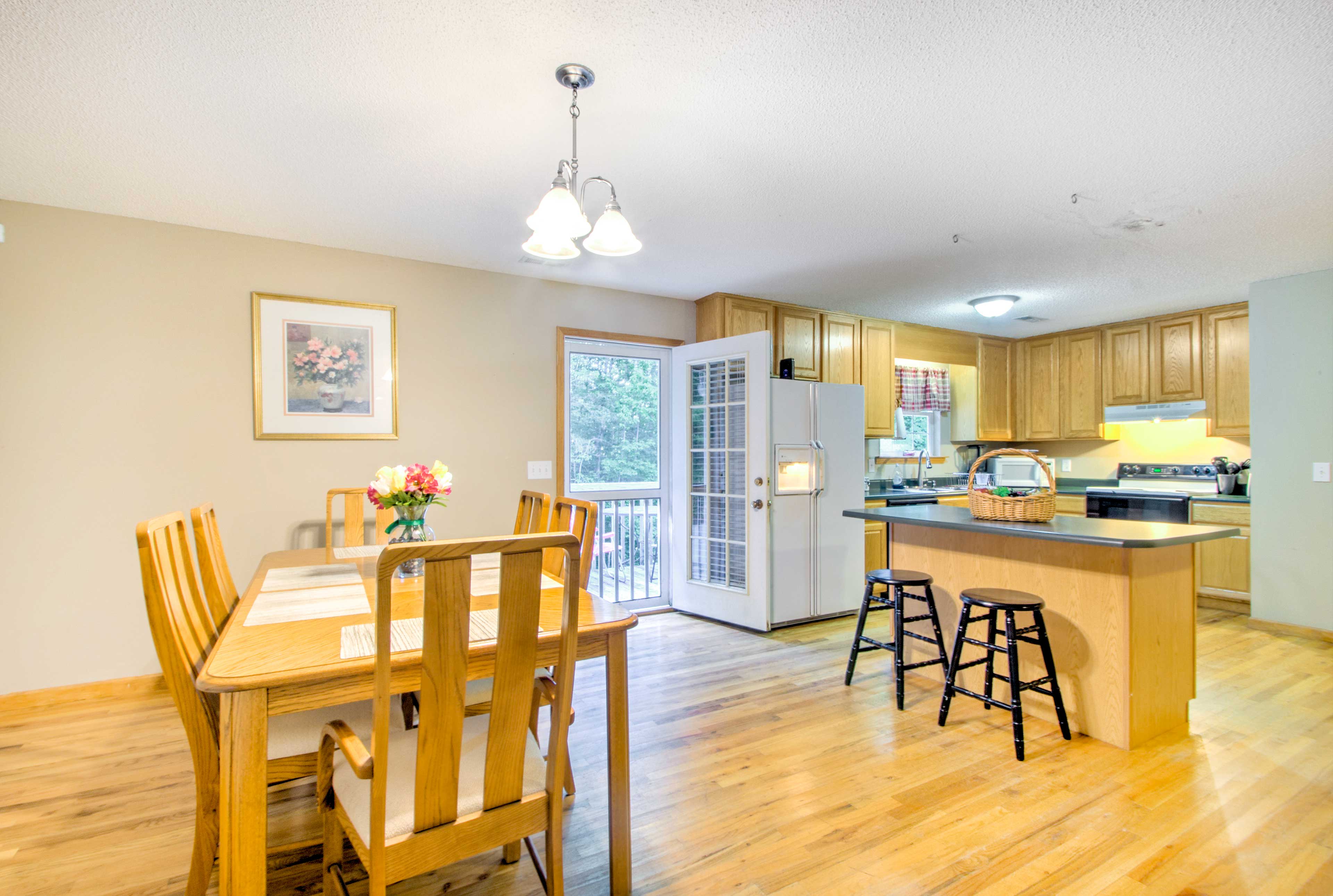 Dining Table | Breakfast Bar | Dishware/Flatware | Spices