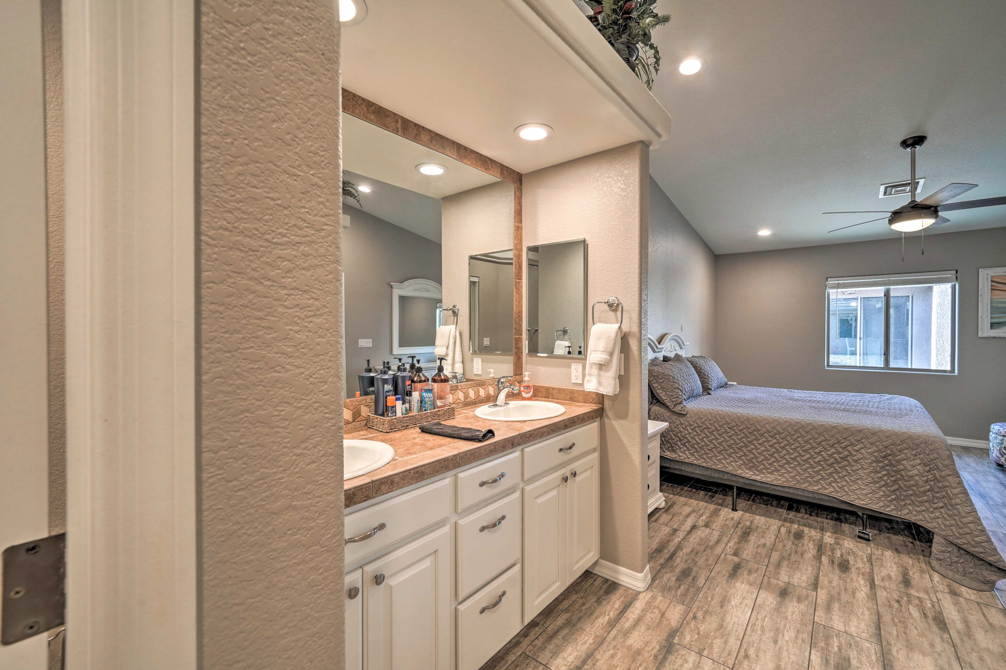 En-Suite Bathroom | Linens & Towels Provided