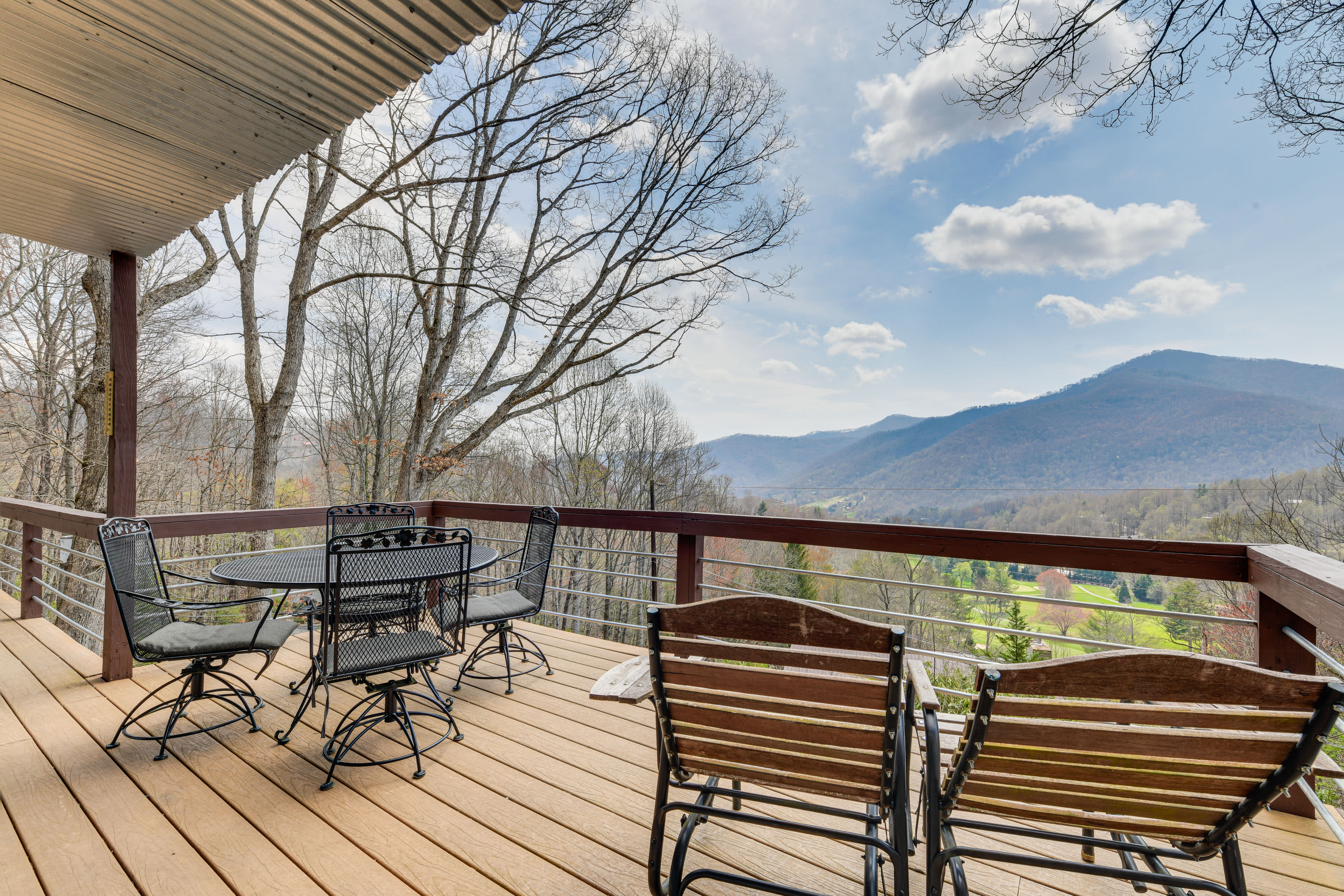 Maggie Valley Gem w/ Blue Ridge Mtn View + Hot Tub