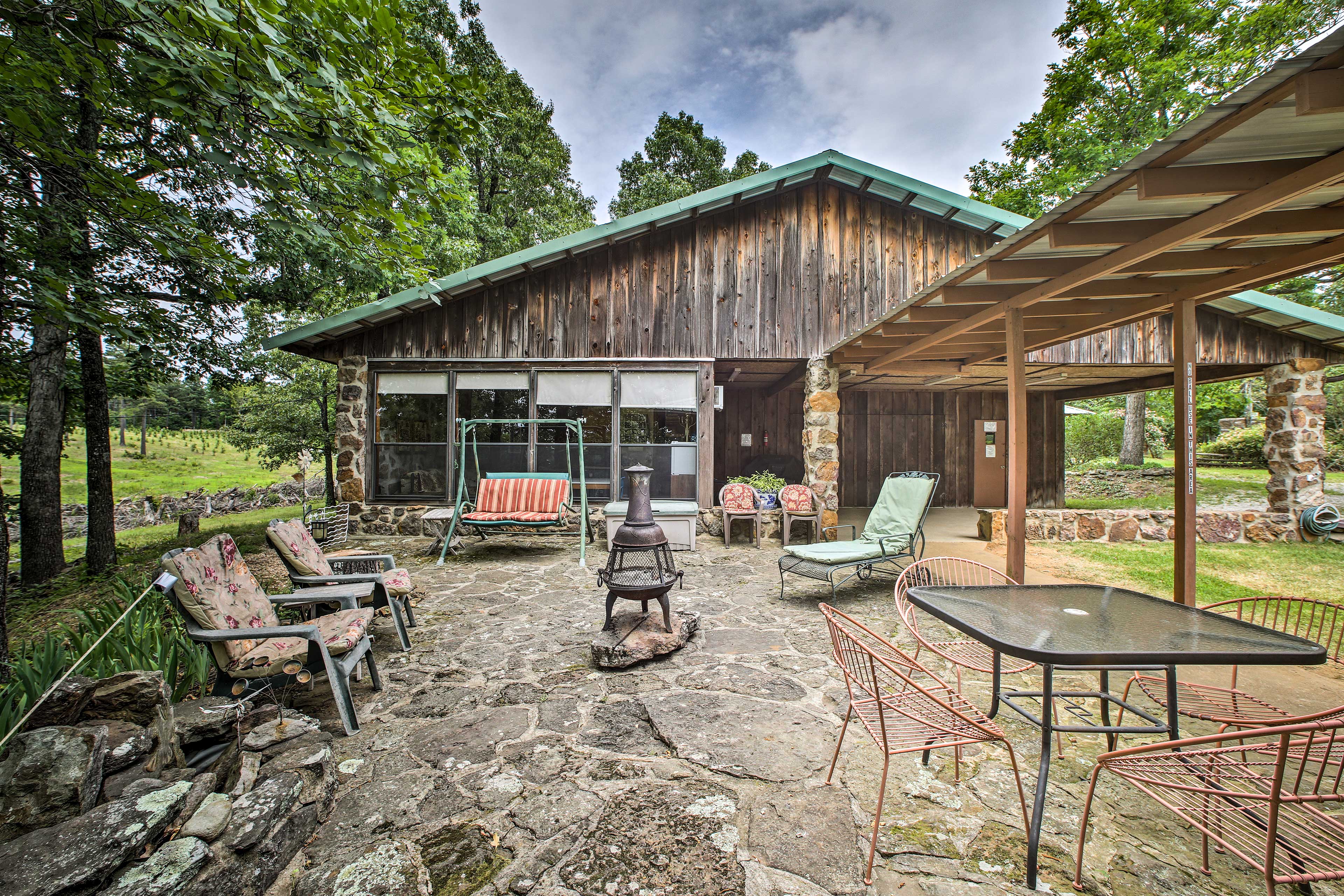 'Pine Lodge Cabin' w/ Outdoor Amenities