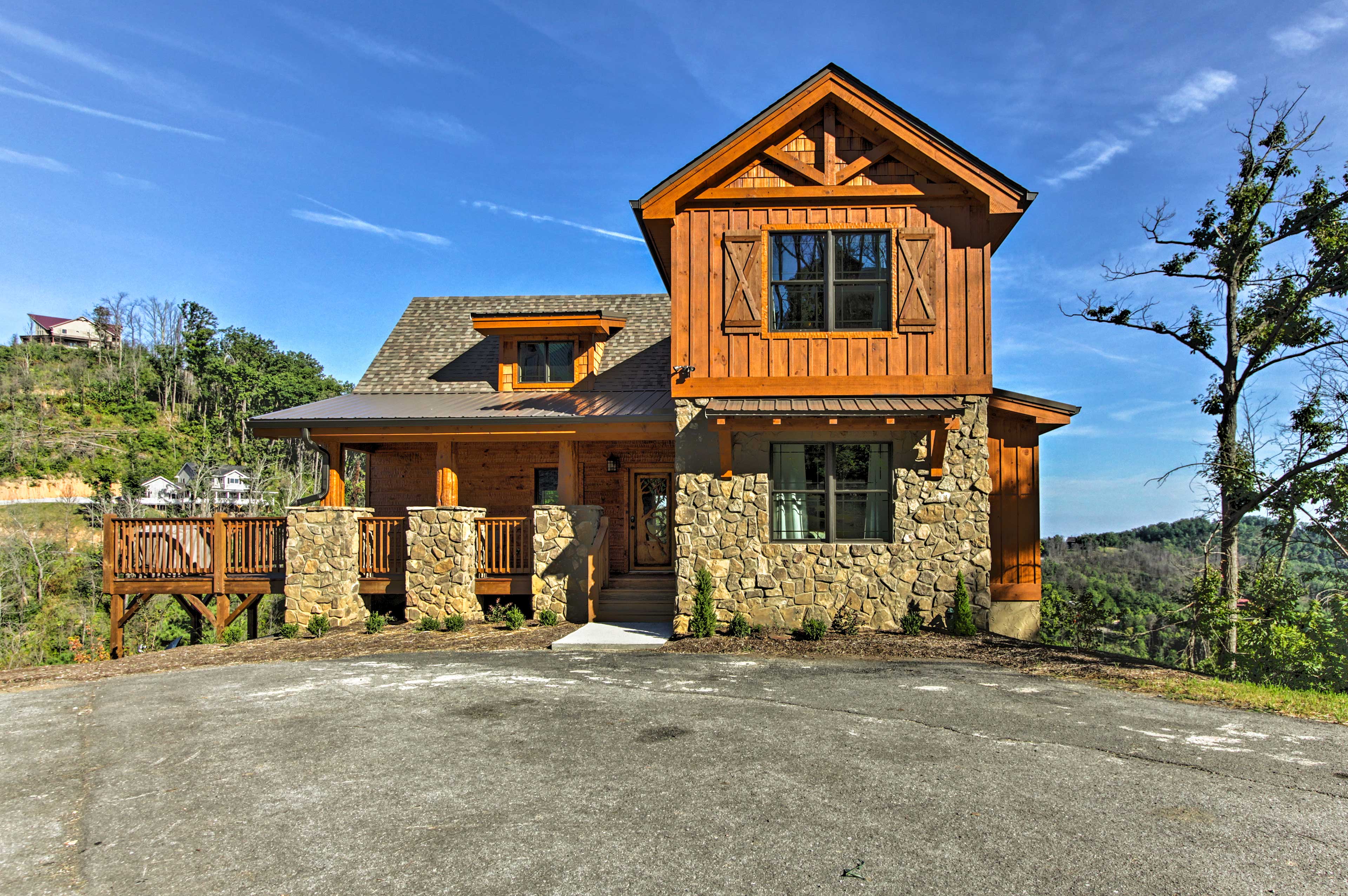 Sevierville Vacation Rental | 4BR | 4BA | 2,557 Sq Ft | Stairs Required to Enter