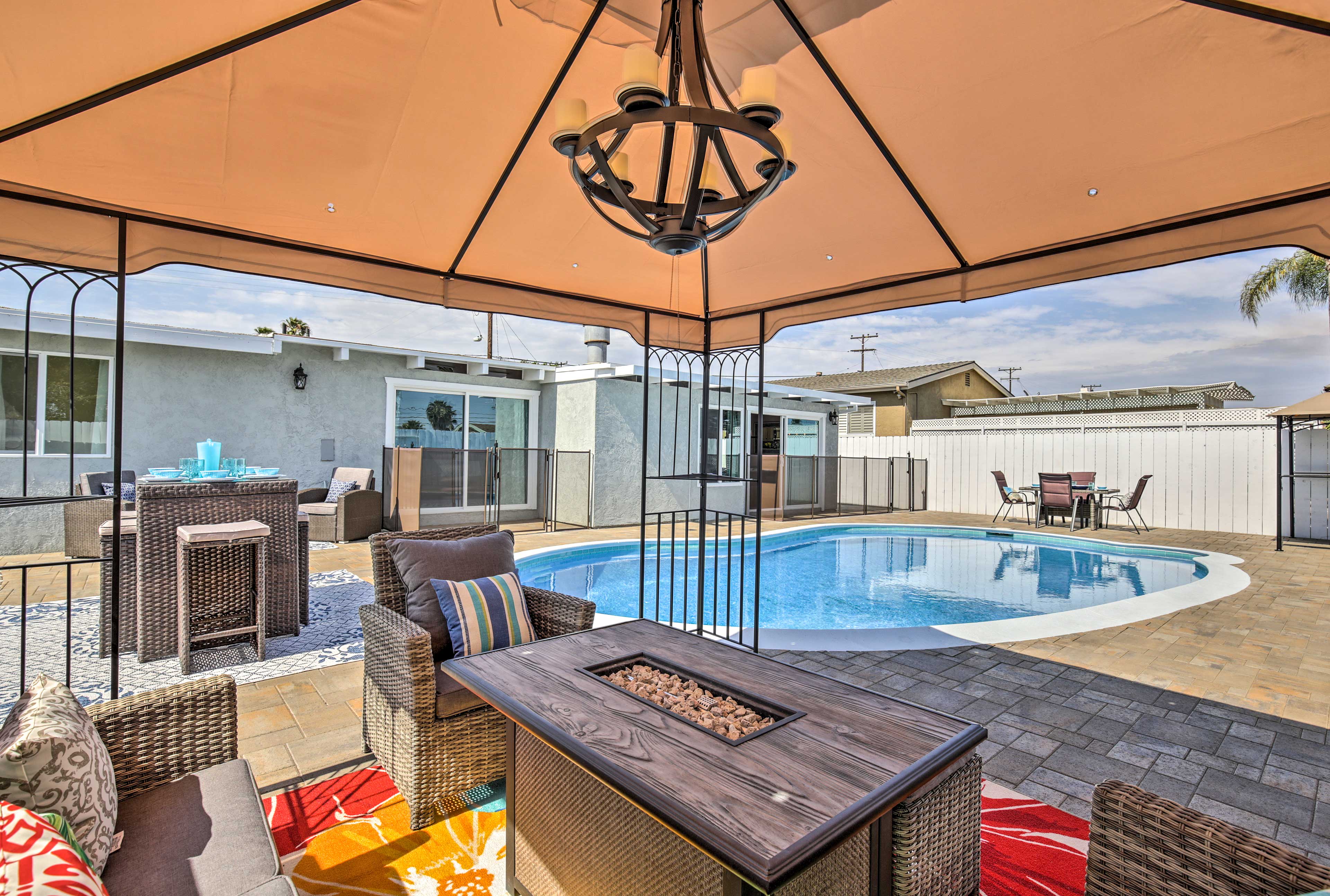 Private Outdoor Area | Covered Fire Pit | Outdoor Dining