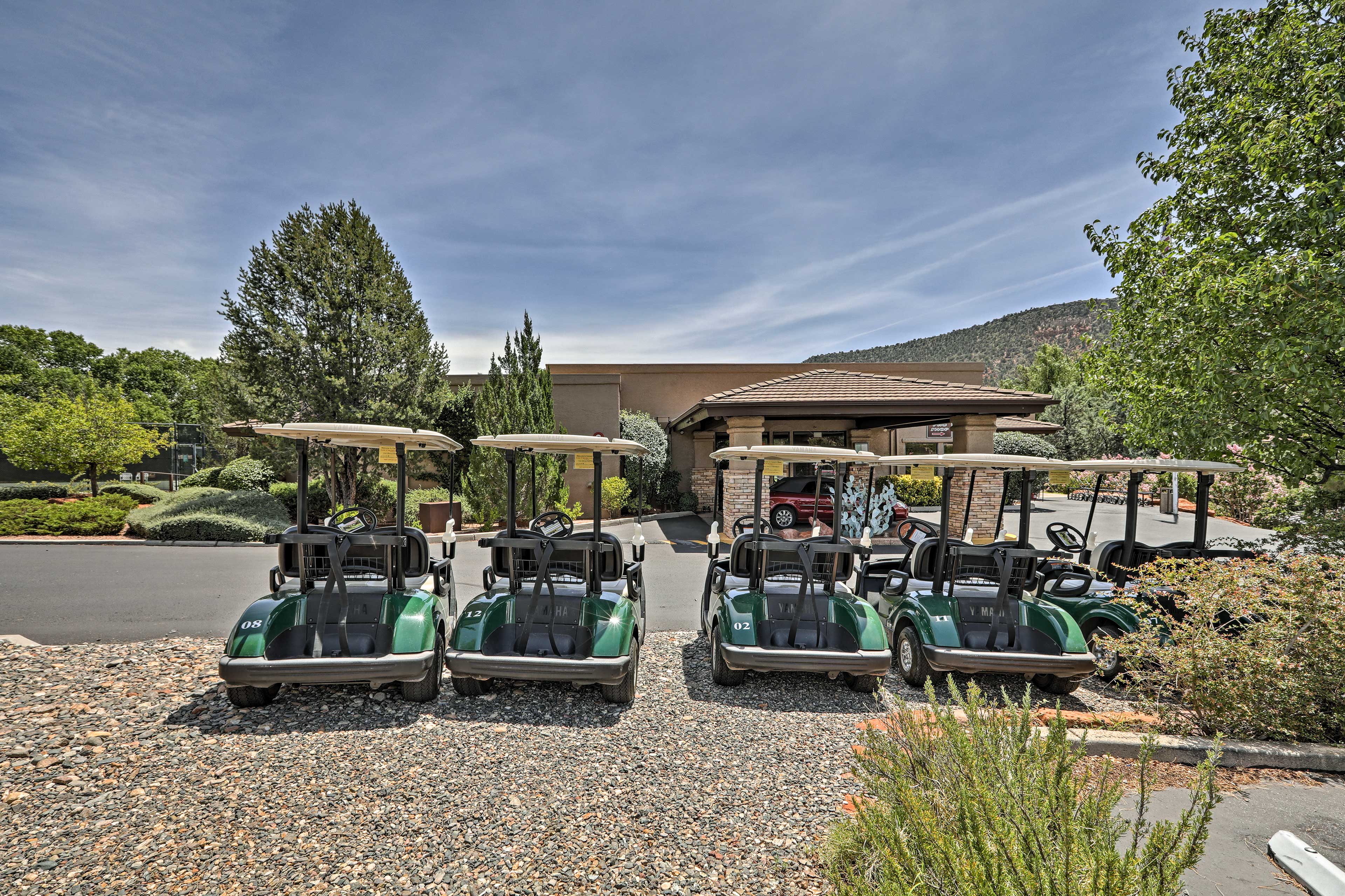 Community Clubhouse w/ Golf Carts