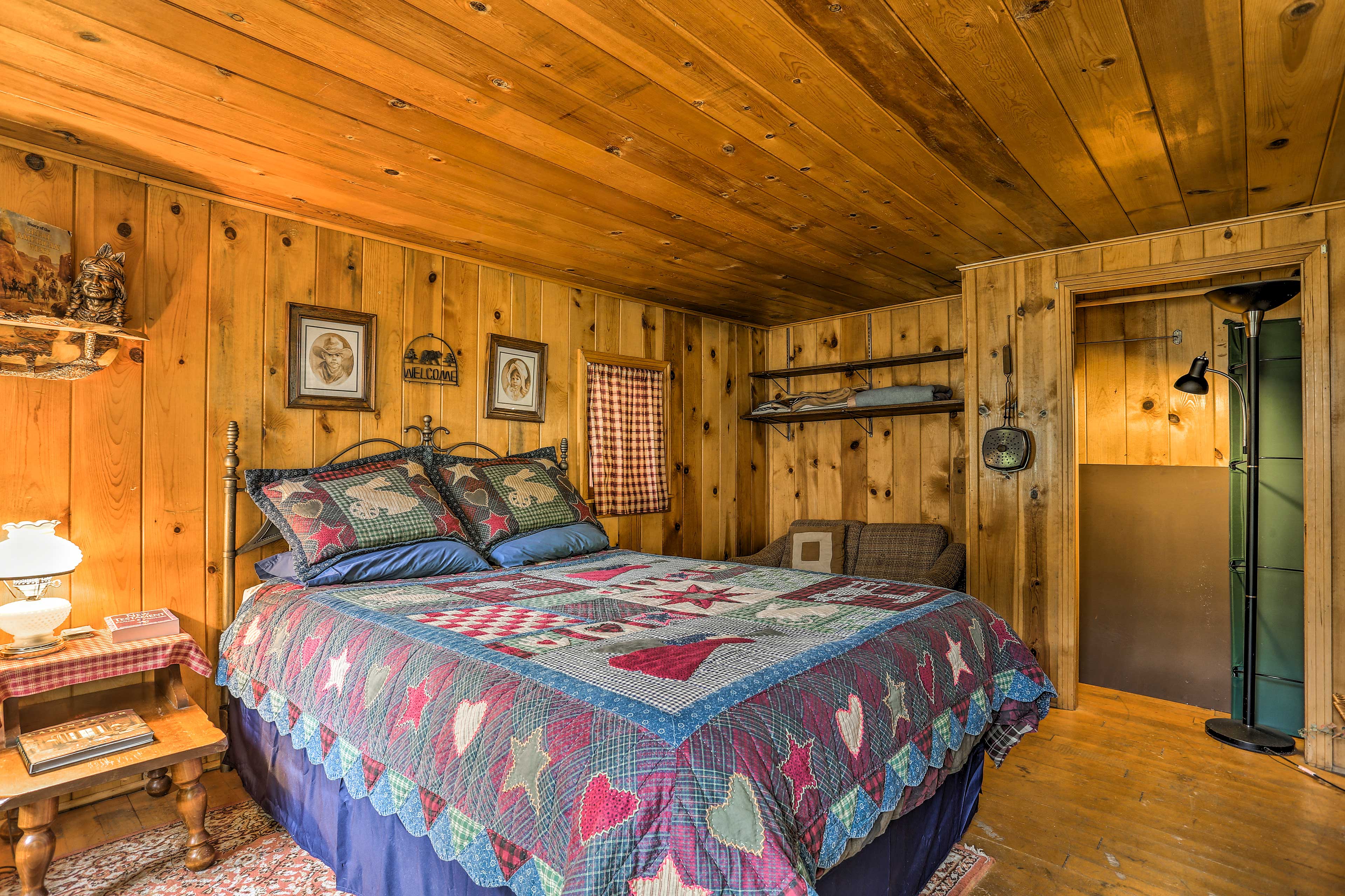 Bedroom 2 (Cabin 2) | Queen Bed