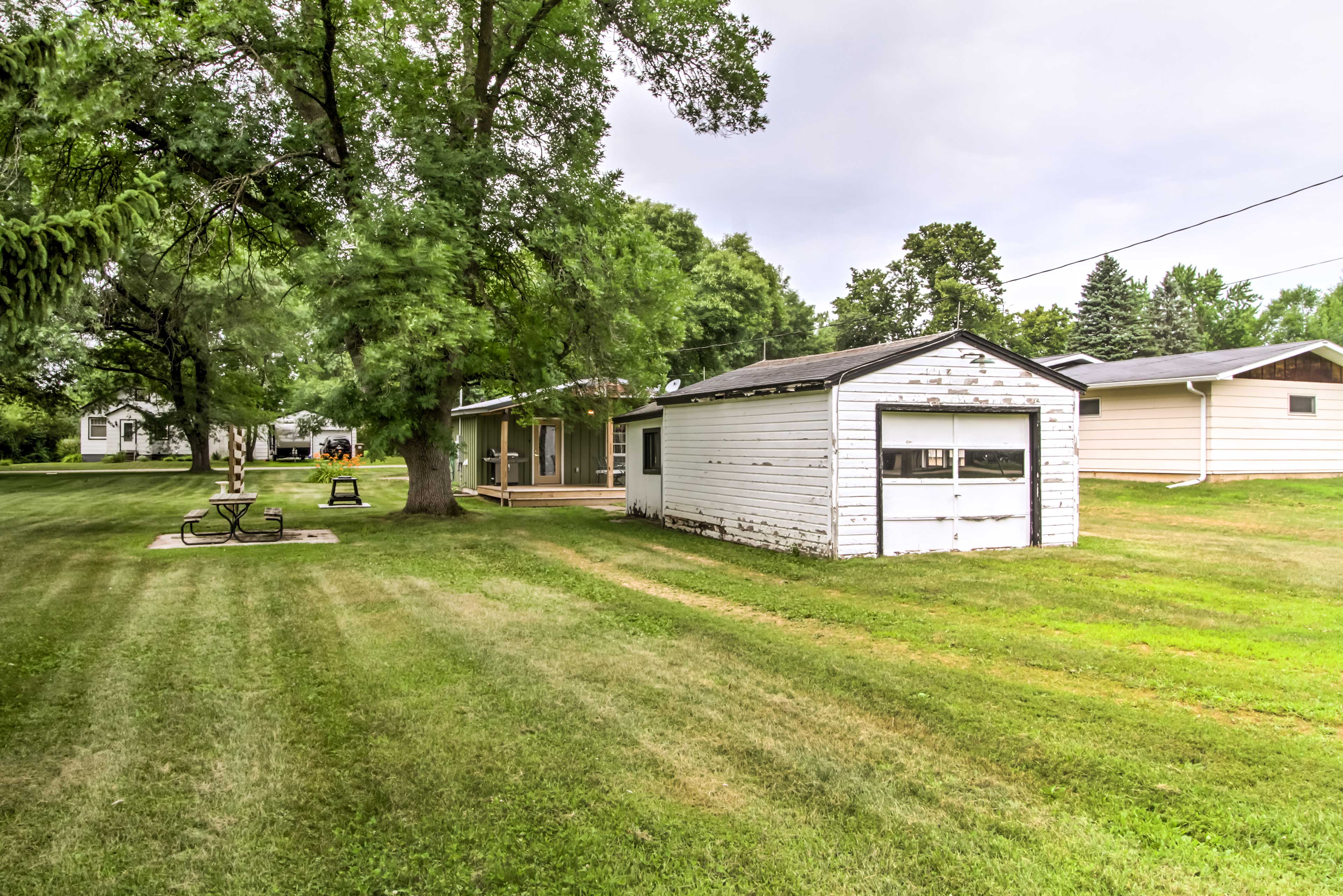 Parking | Garage (1 Vehicle) | Driveway | Boat/Trailer Parking Allowed On-Site