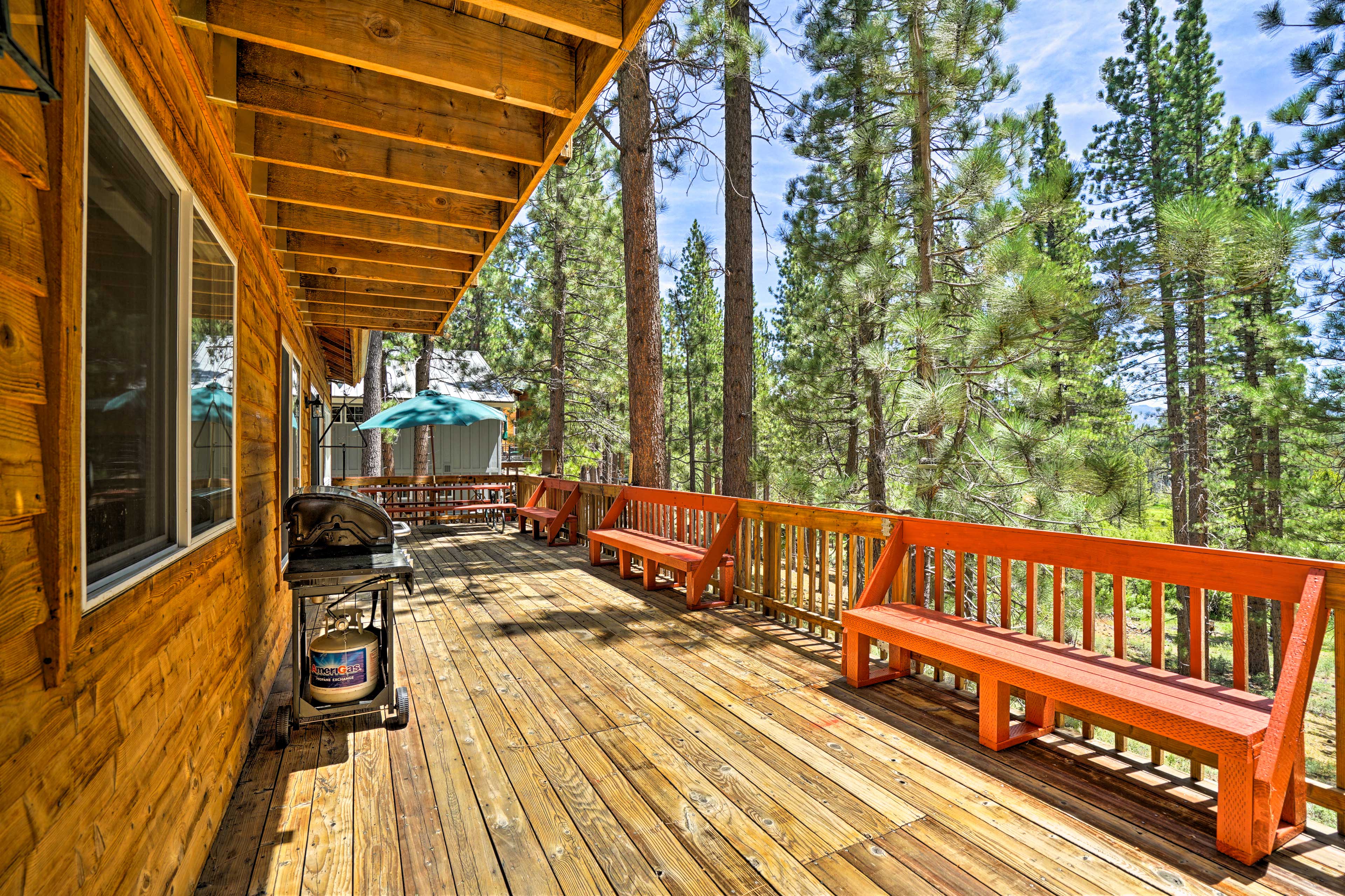 South Lake Tahoe Home w/ Deck: 4 Mi to Heavenly!