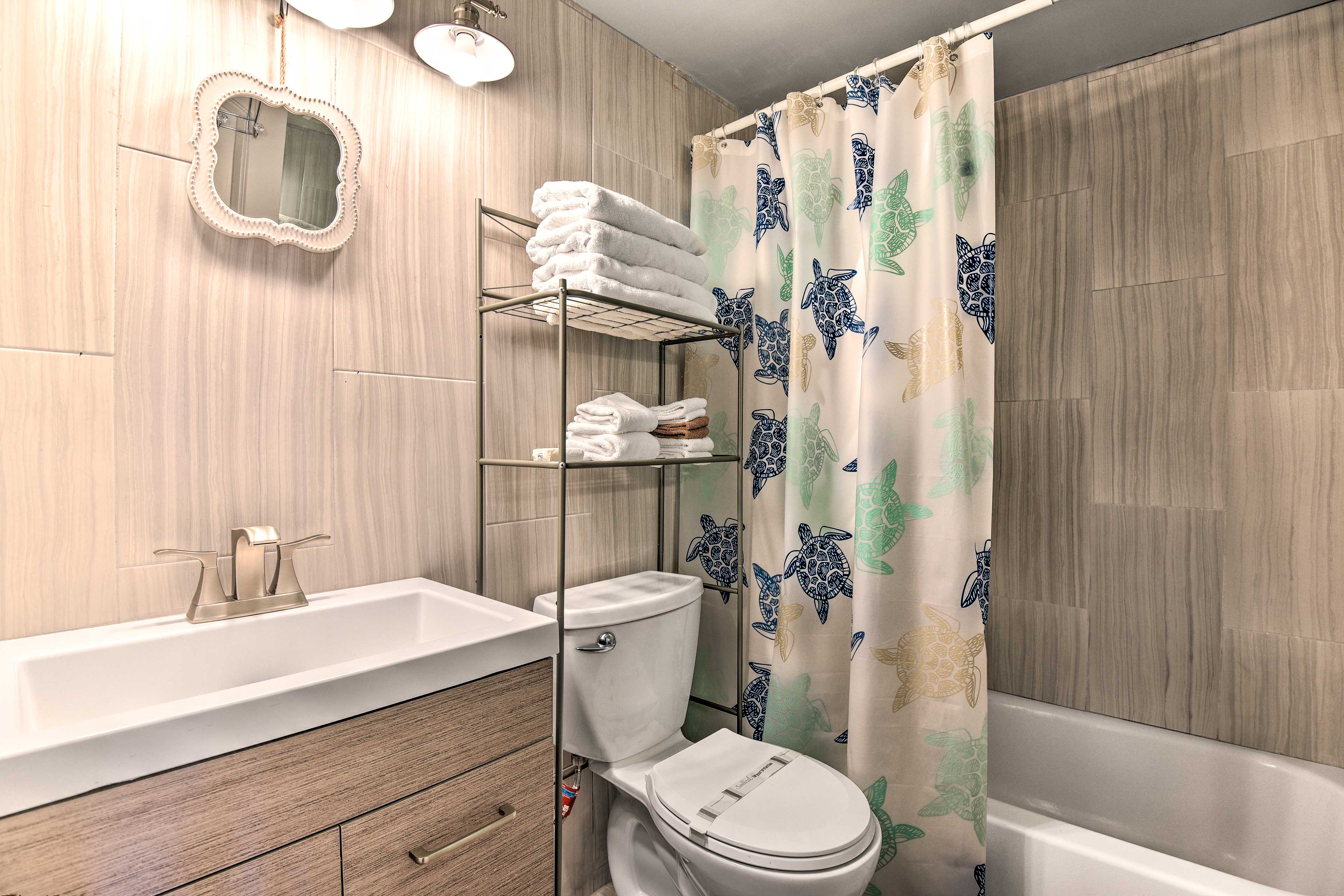 Full Bathroom | Towels & Linens Provided