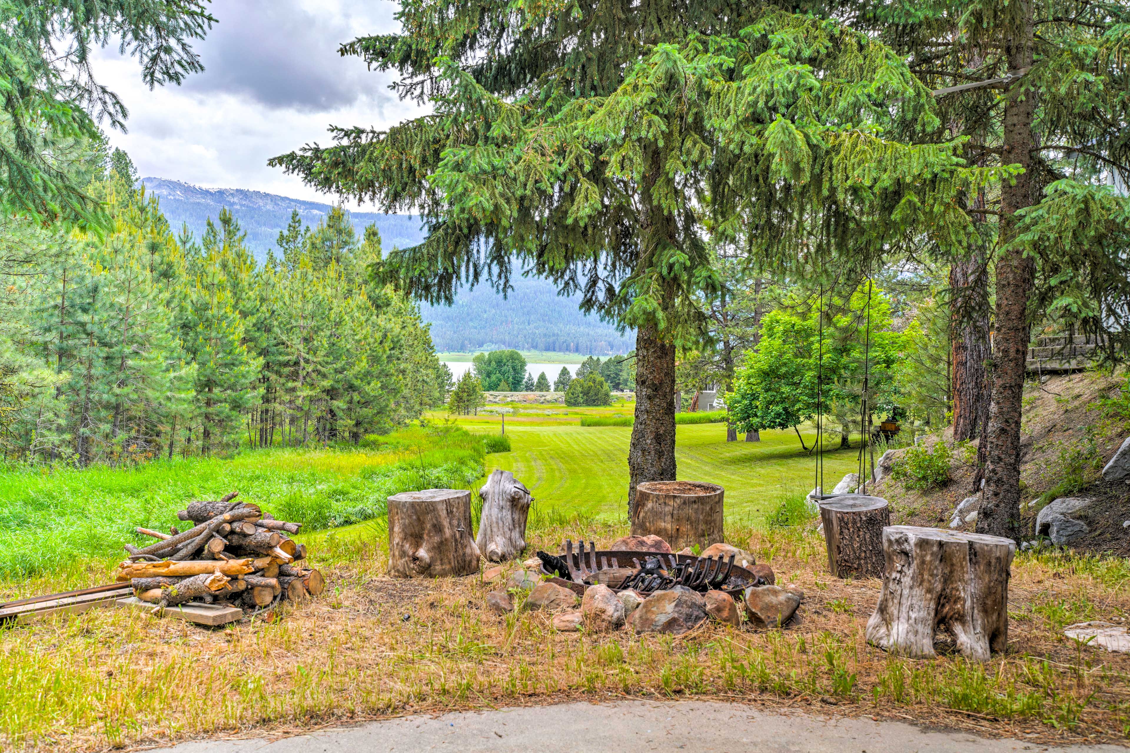 Cabin Exterior | Fire Pit