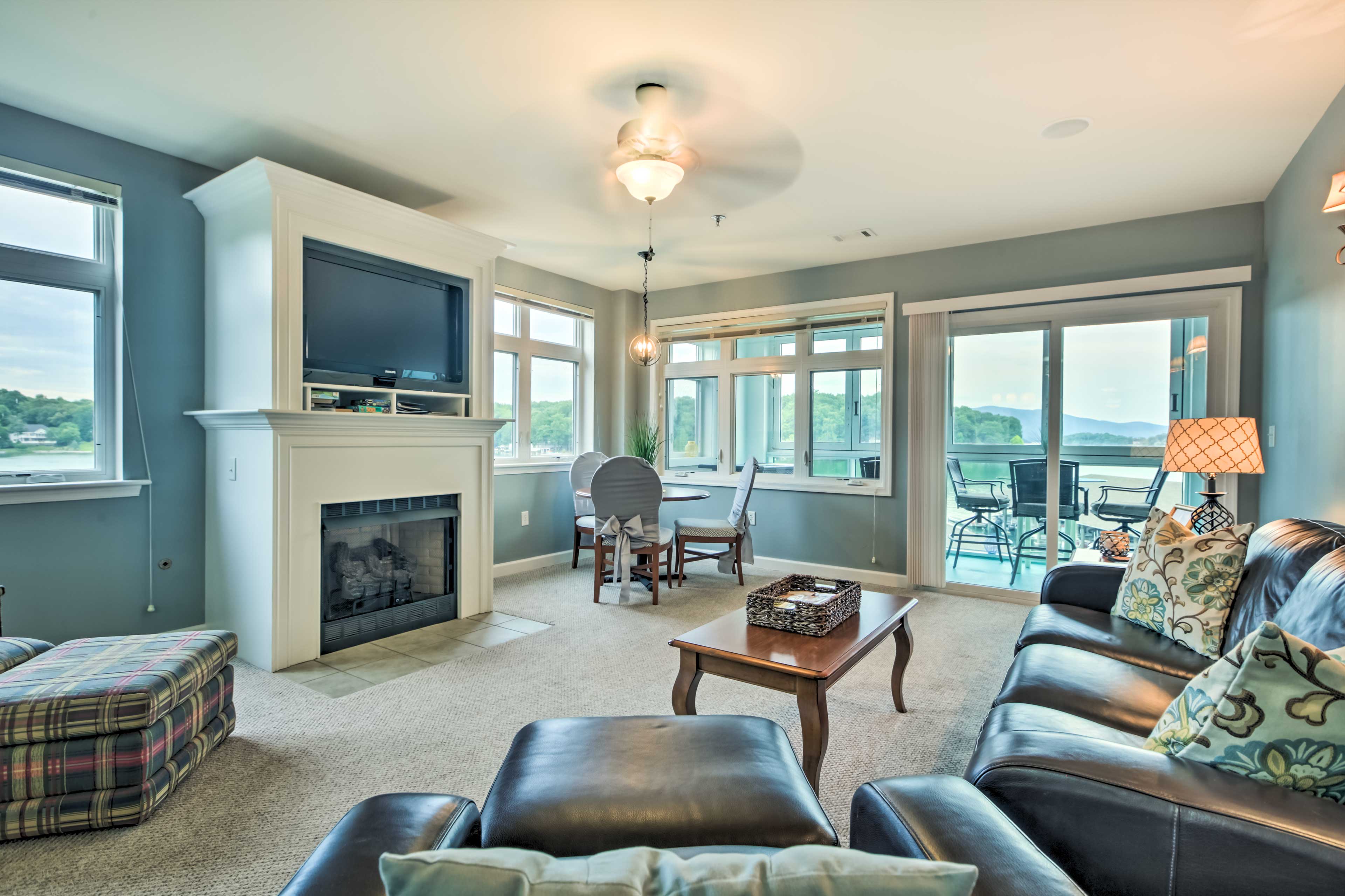 Living Room | Flat-Screen TV | Gas Fireplace