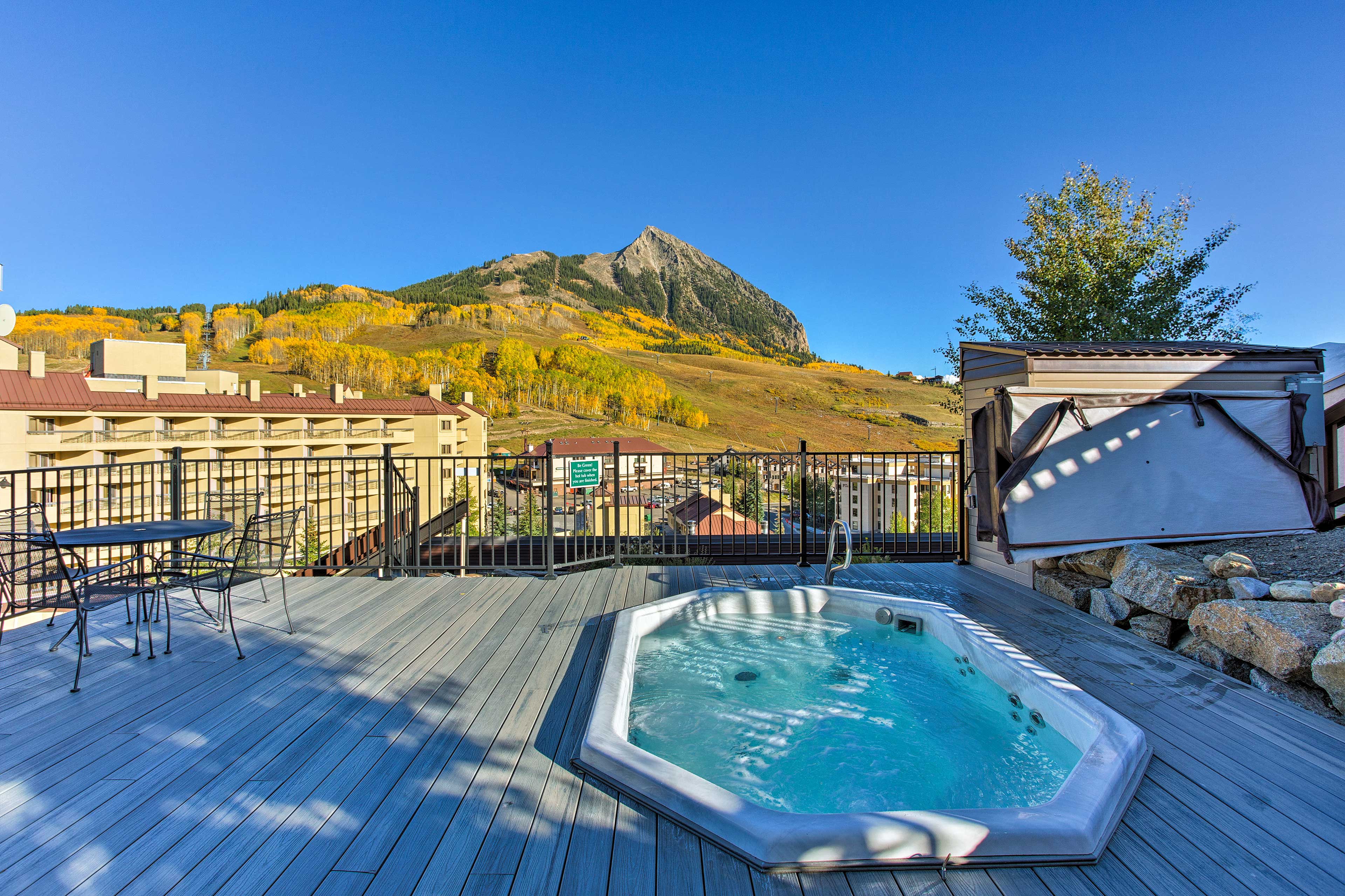 Snowcrest Condos Community Amenities | Hot Tub