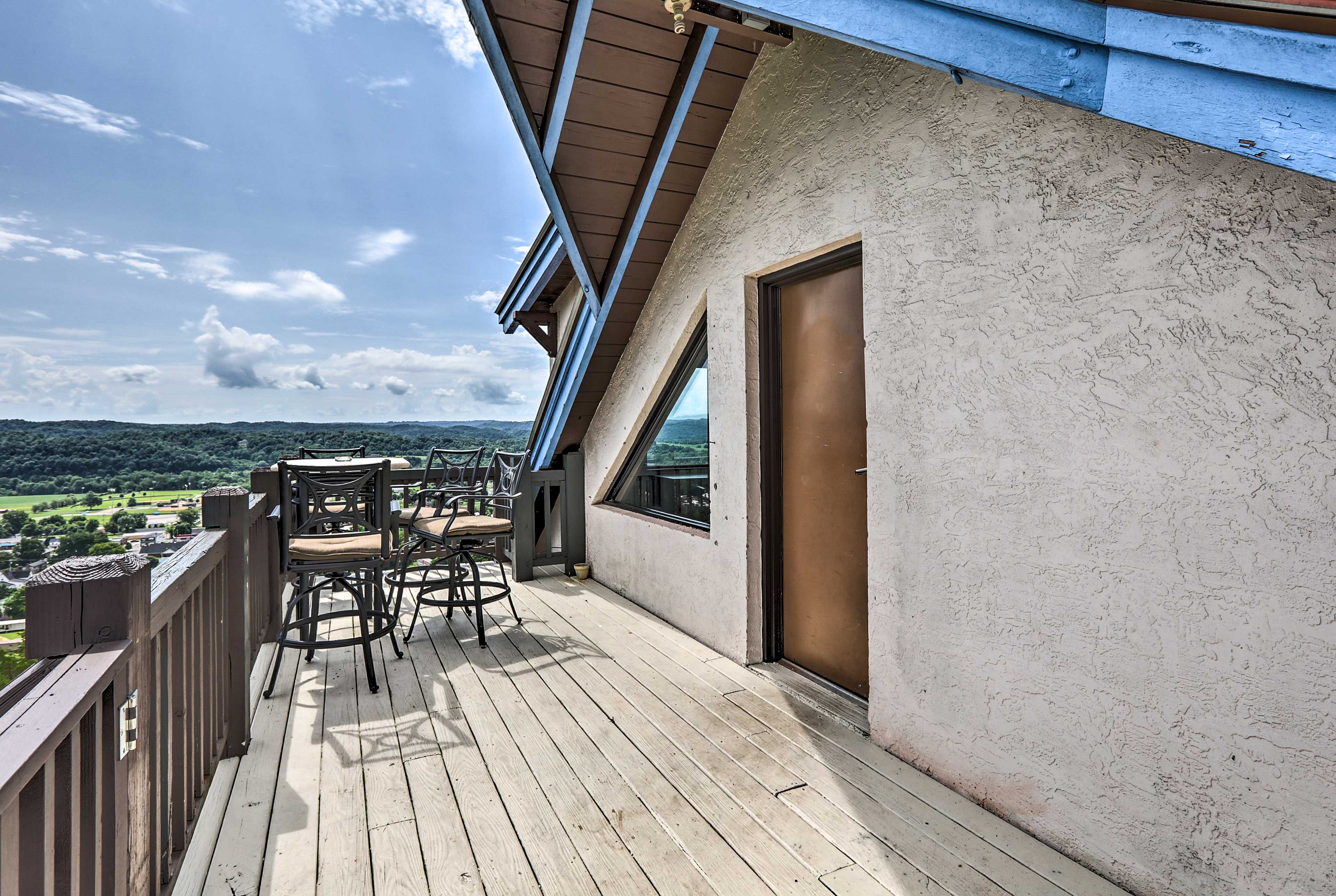 Private Balcony | Outdoor Dining