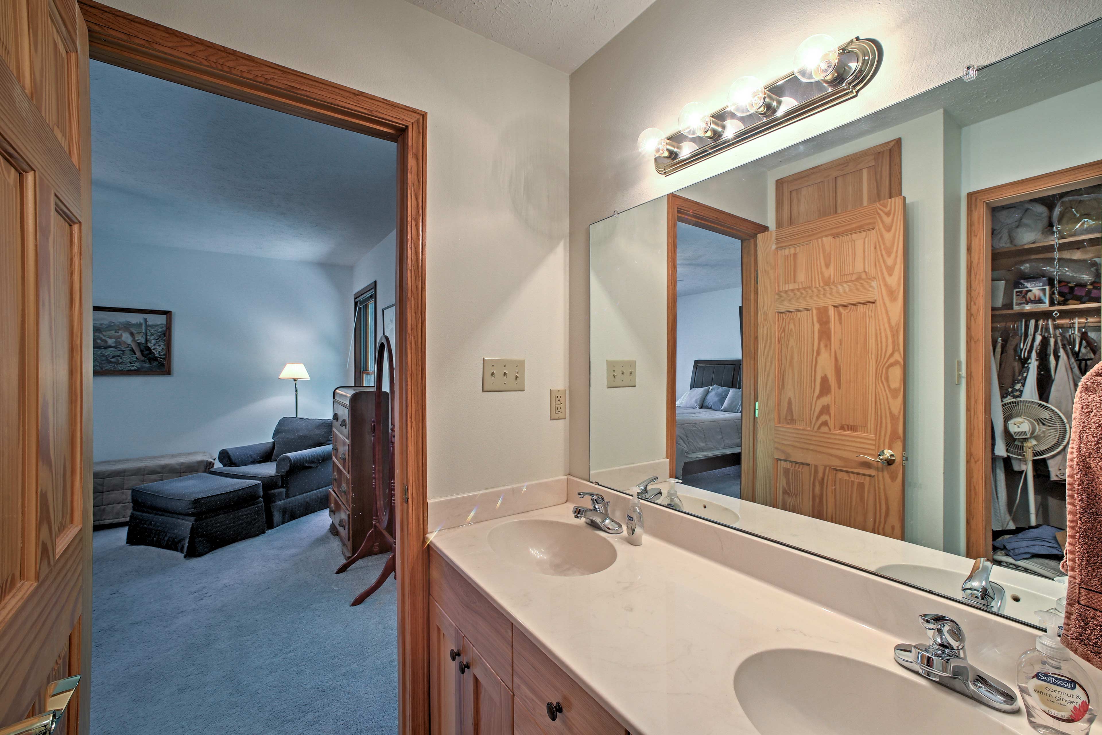 The en-suite bathroom includes 2 sinks.