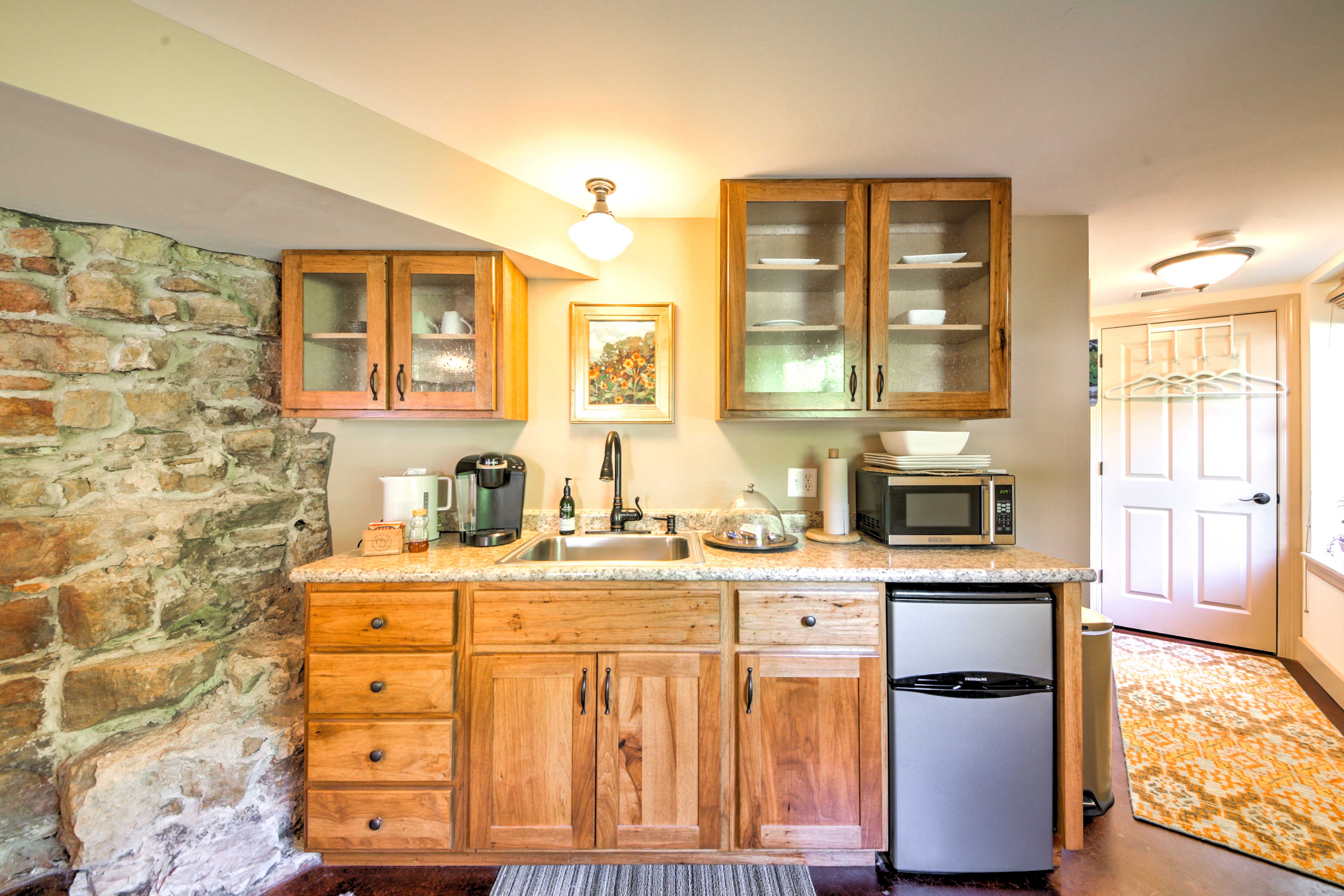 Kitchen Area | Coffee Maker | Trash Bags & Paper Towels