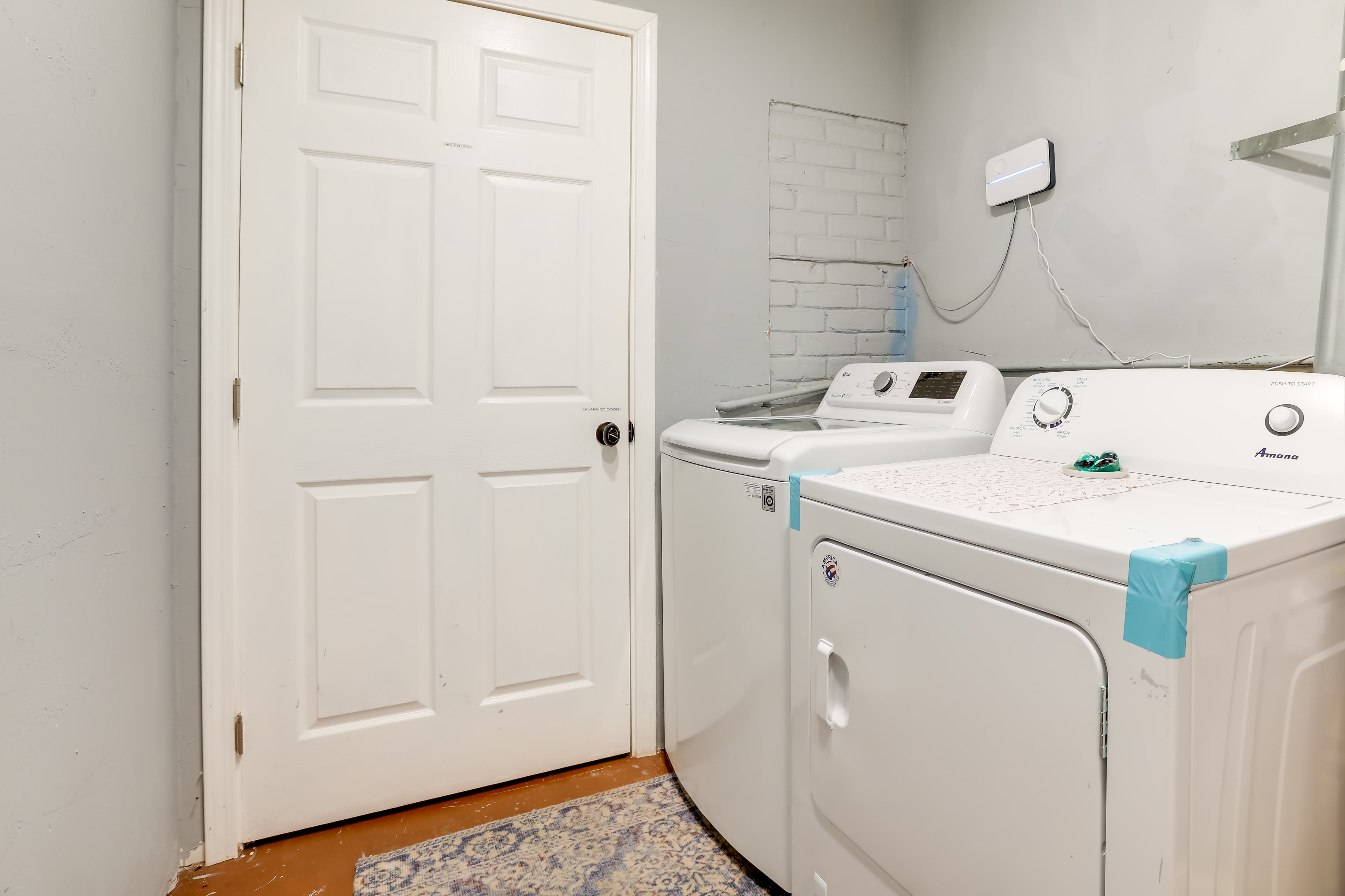 Washer & Dryer | Linens Provided