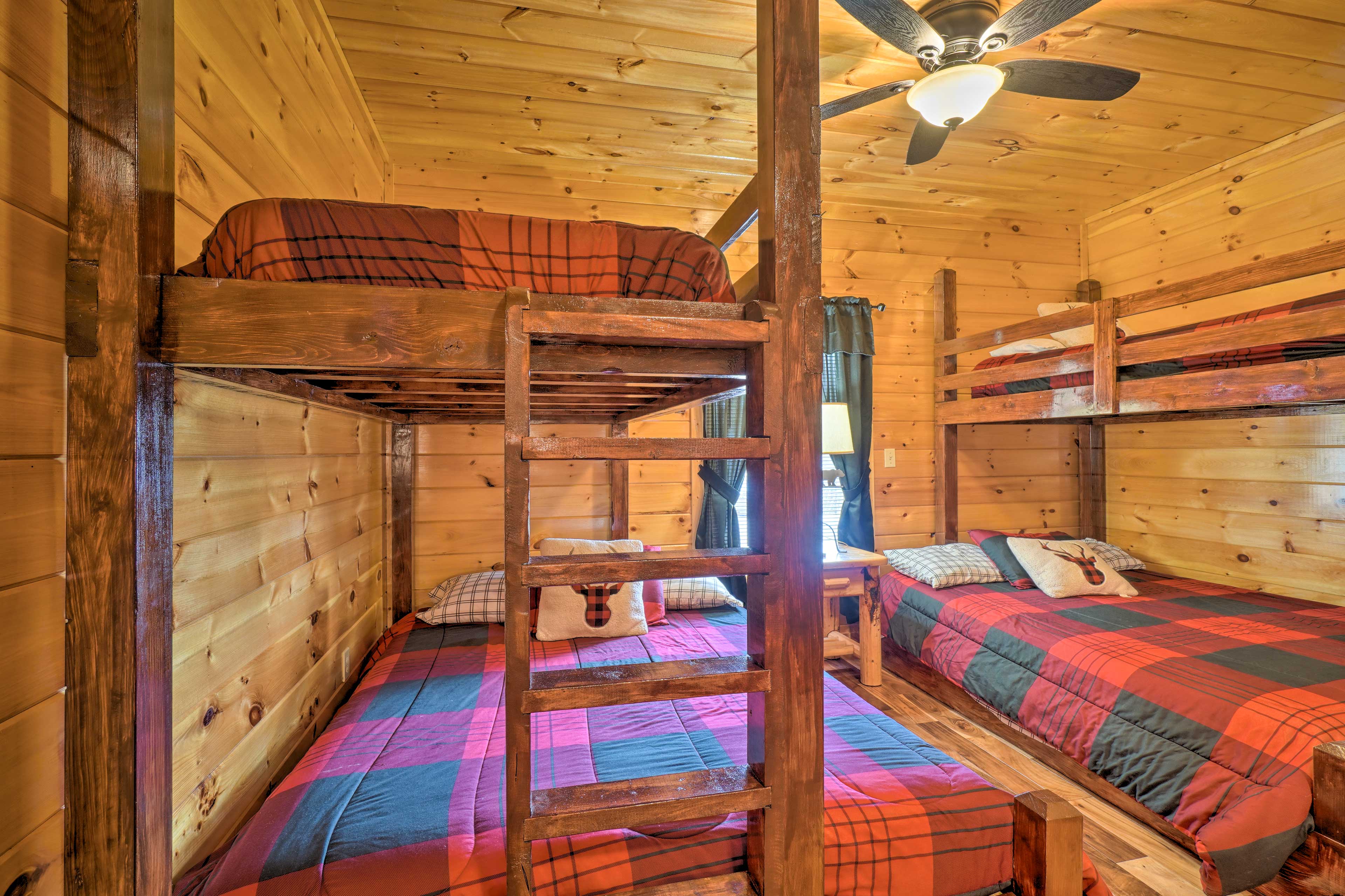 Bedroom 3 | 2 Twin/Queen Bunk Beds