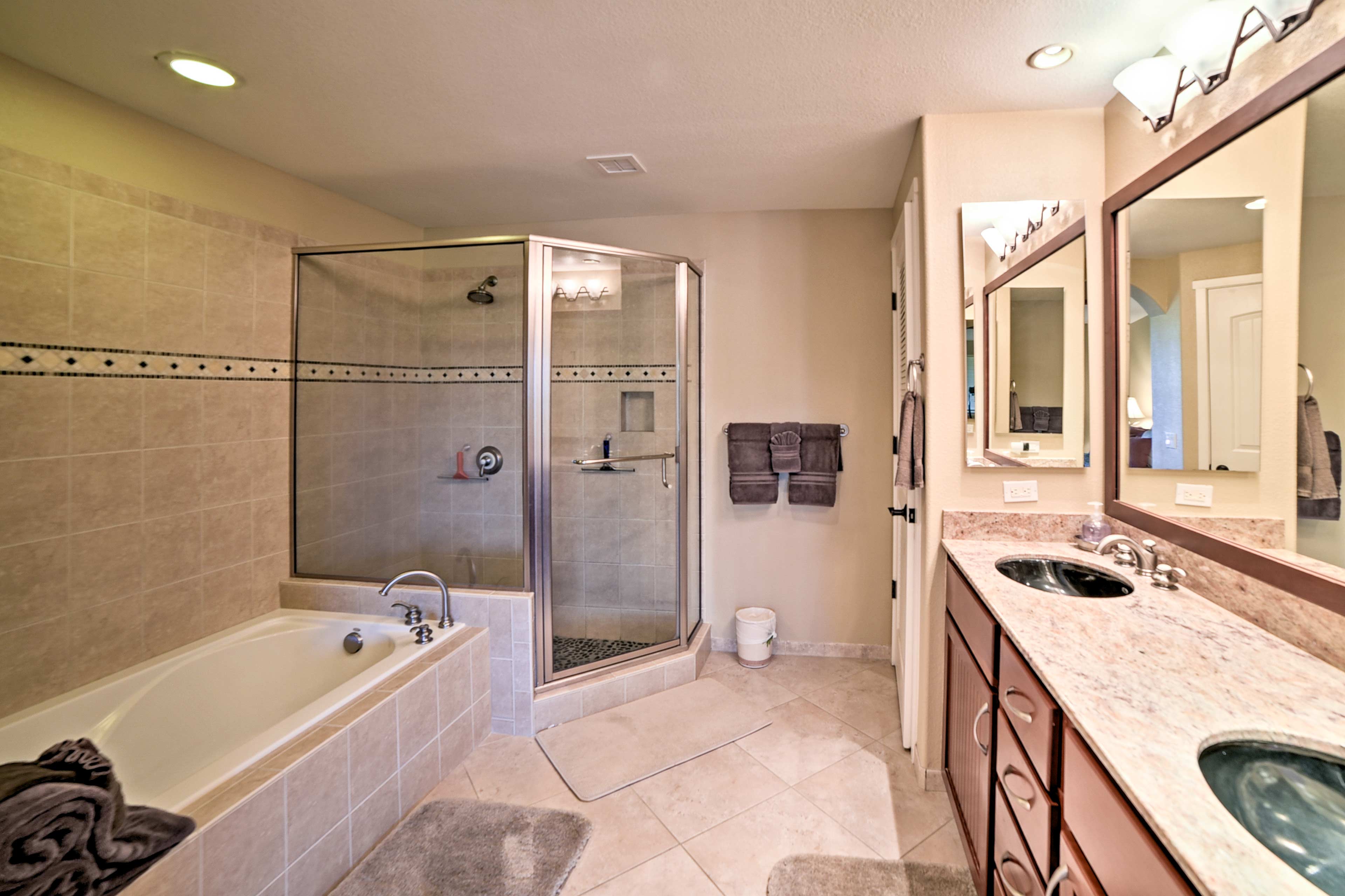 En-Suite Bathroom | Linens/Towels