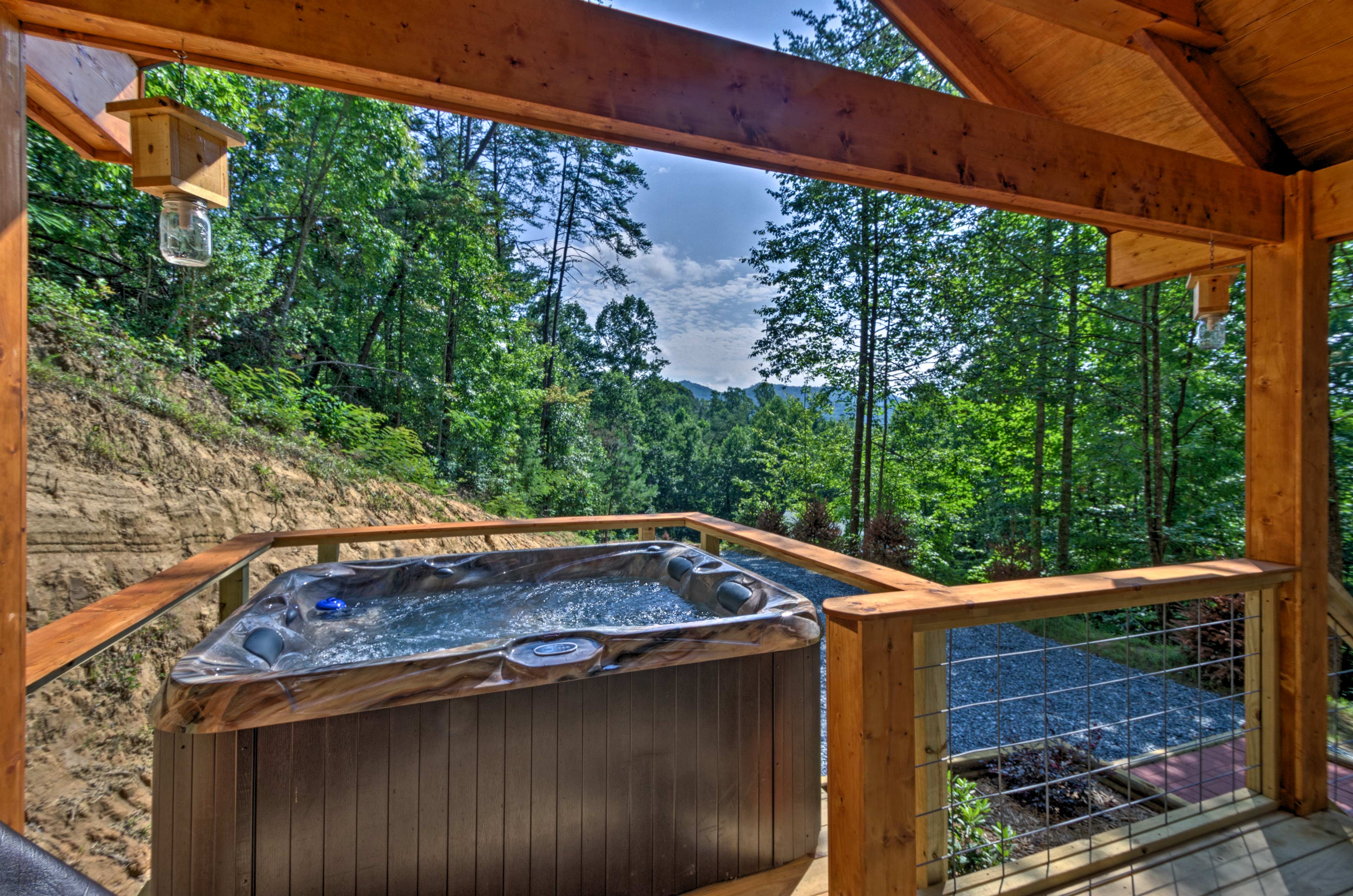 Bryson City Studio w/ Hot Tub - Near Nantahala!