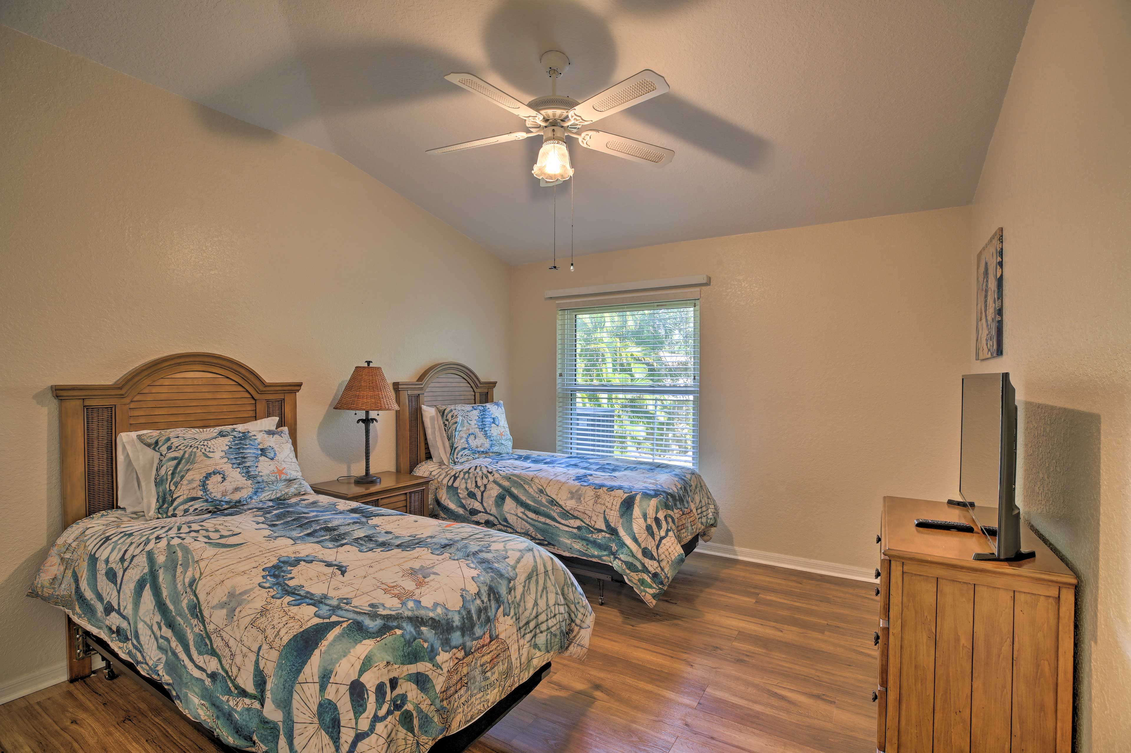 Bedroom 3 | 2 Twin Beds | Ceiling Fan