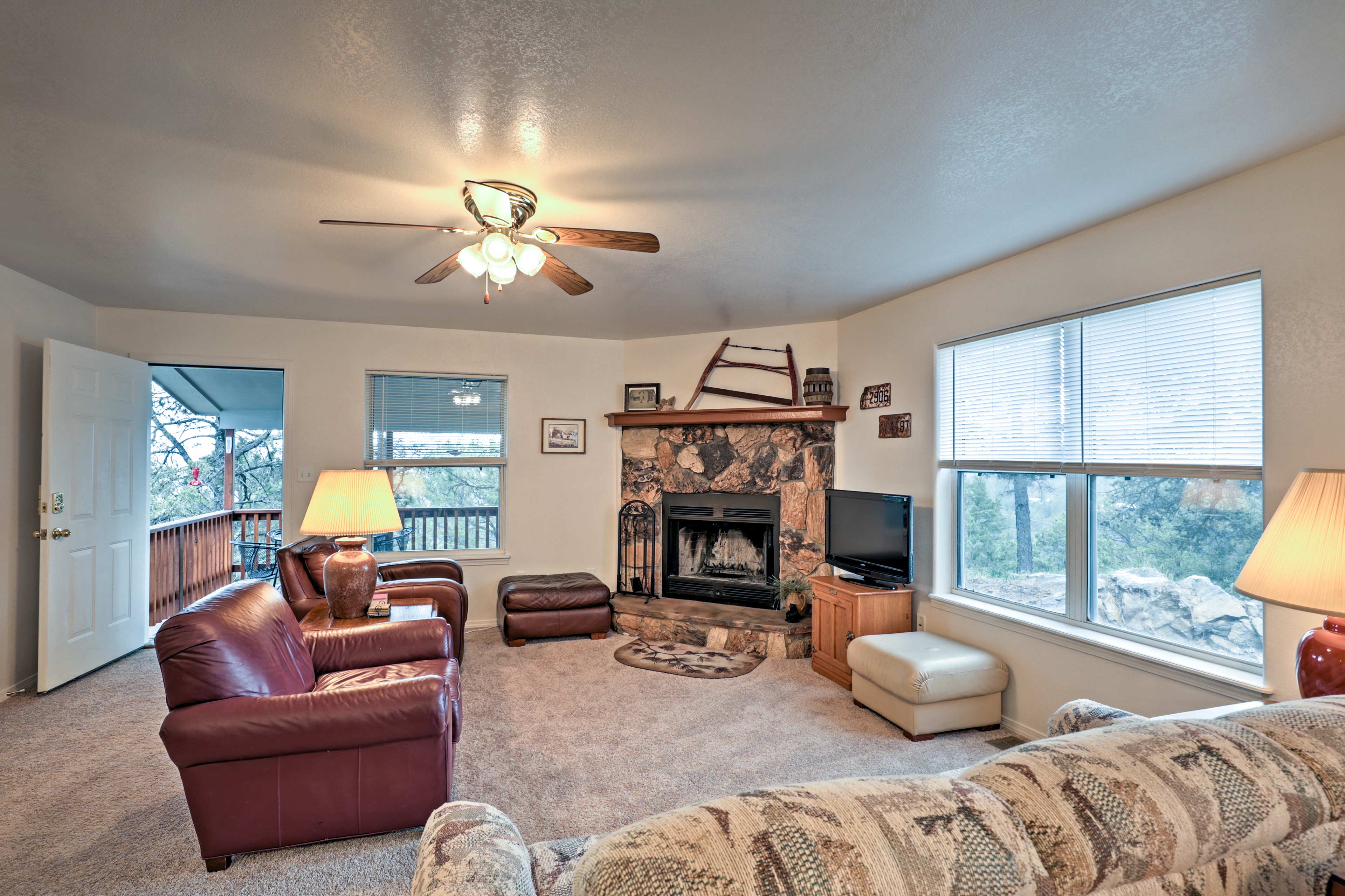 The cozy interior offers all the comforts of home!