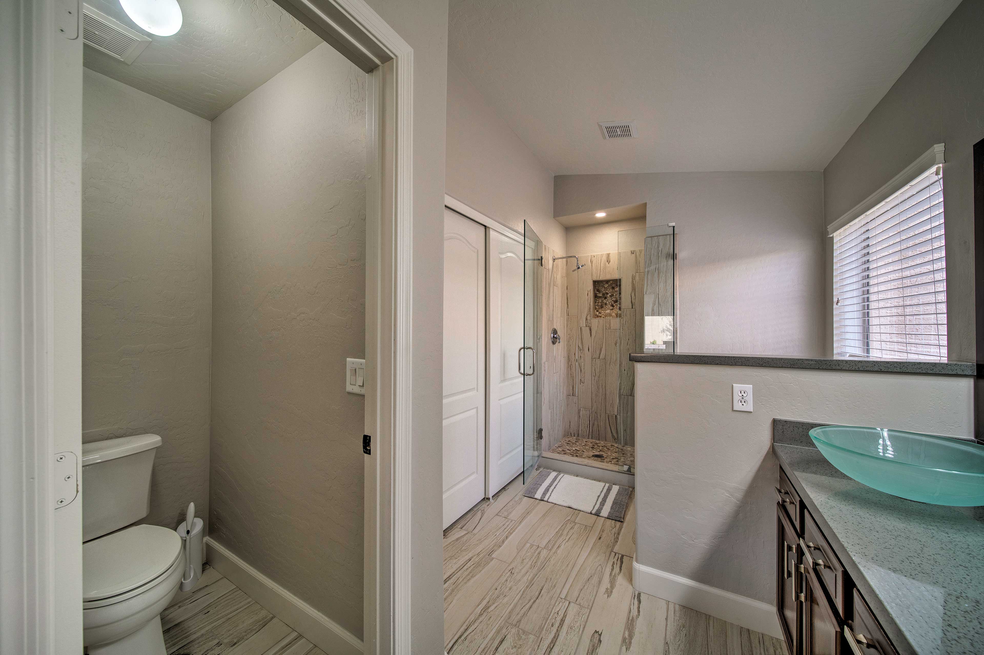 En-Suite Bathroom | Towels & Linens Provided