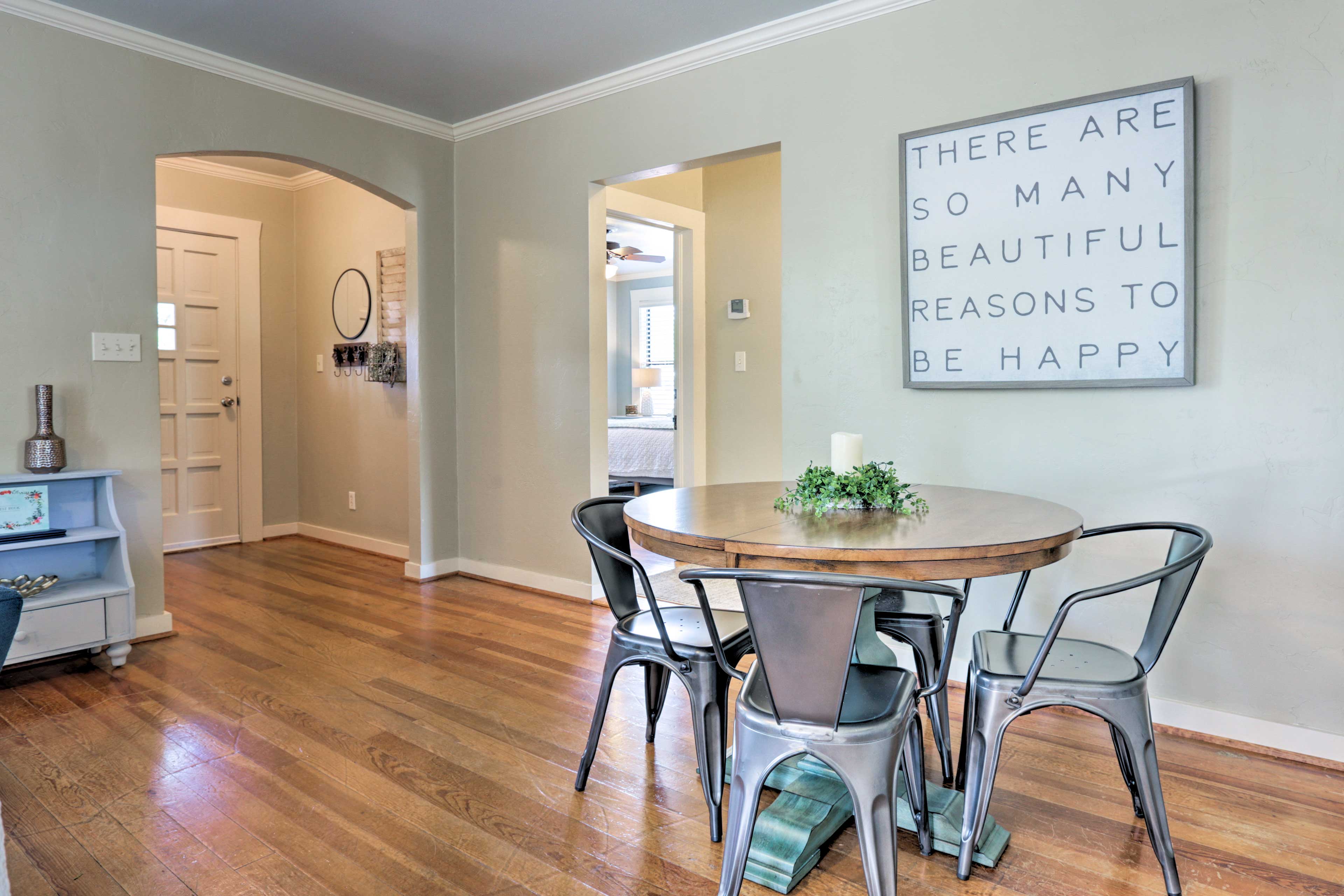 Dining Area | Dishware/Flatware Provided