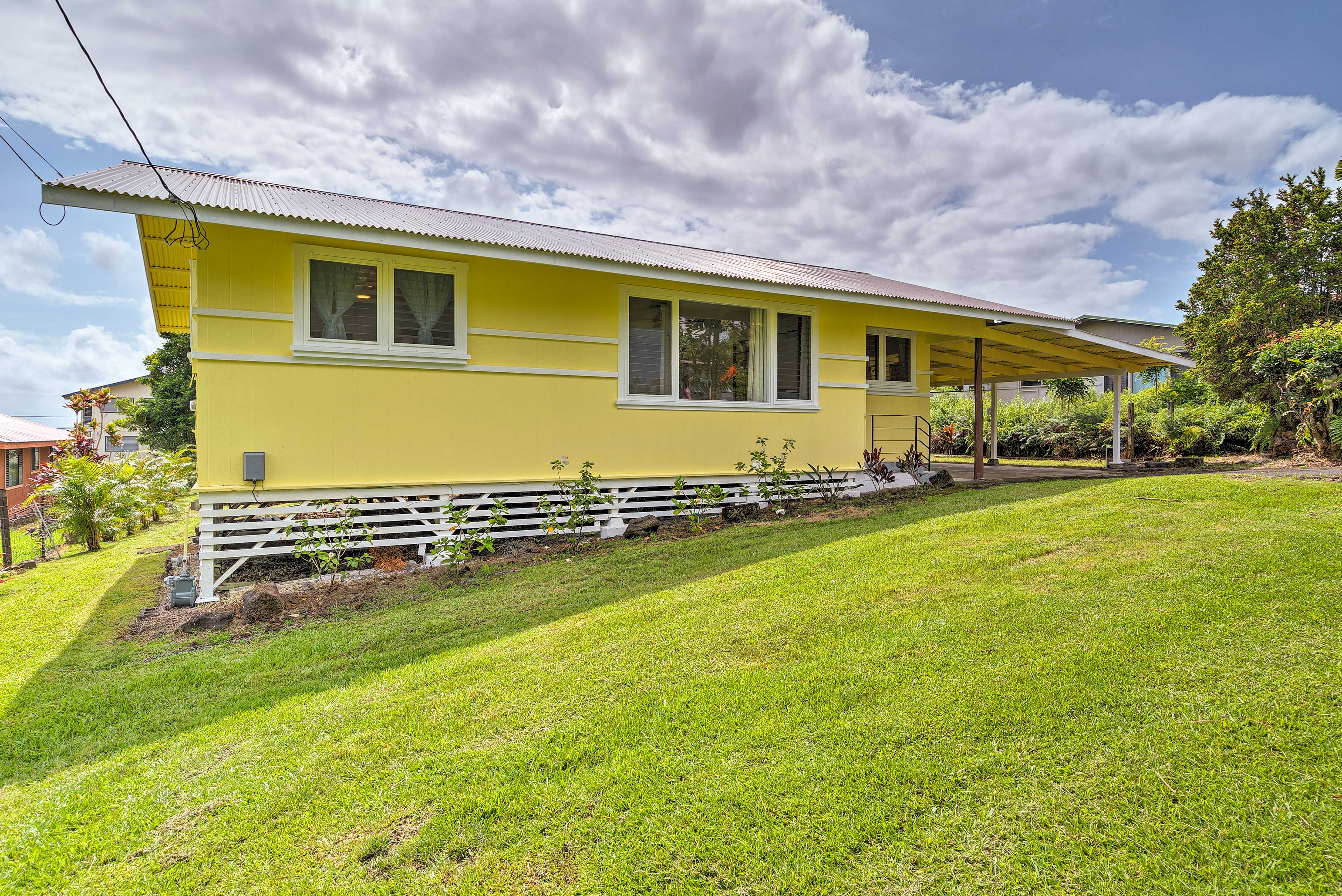 Hilo Vacation Rental | 3BR | 2BA | 1,050 Sq Ft | 2 Steps to Enter