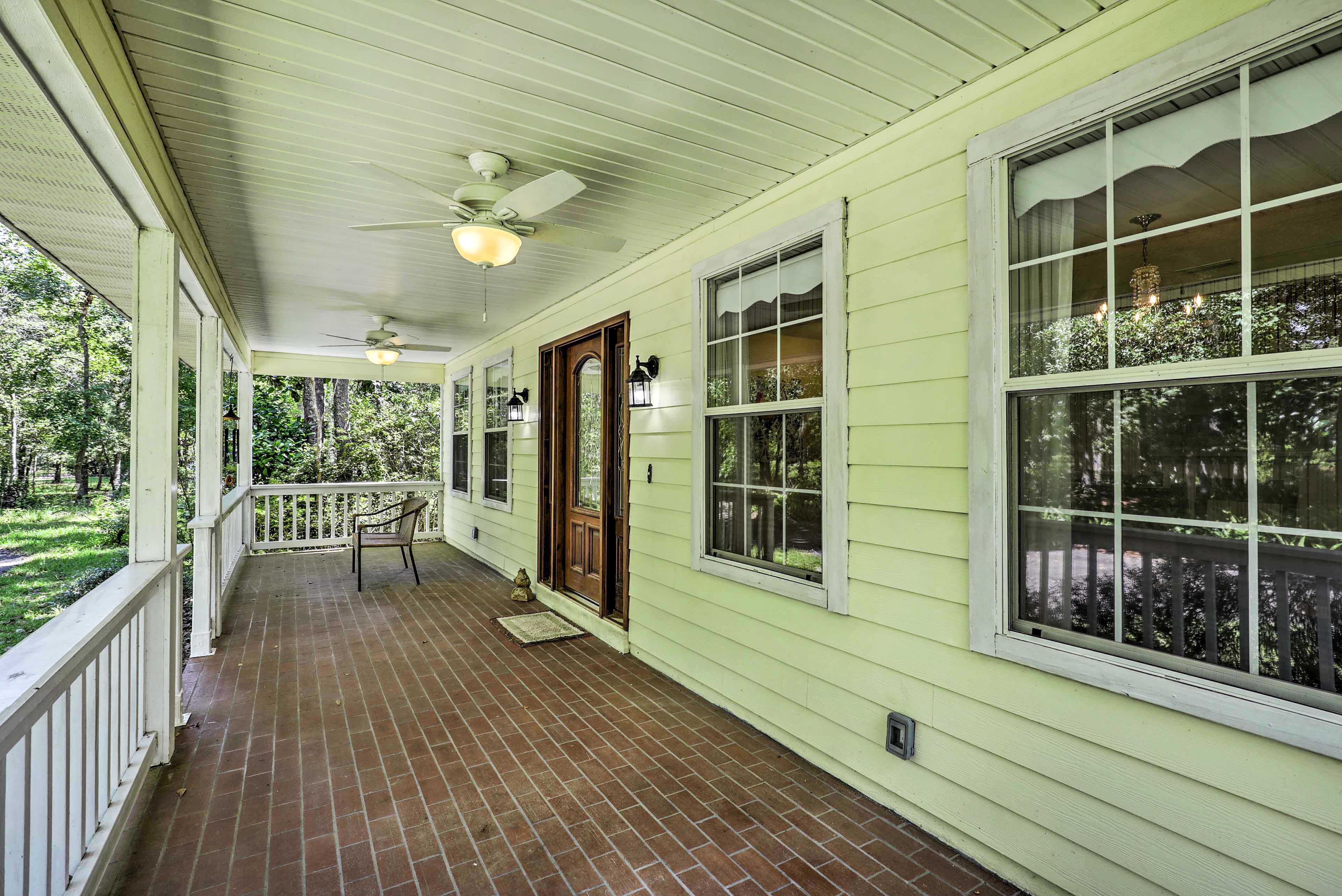 Covered Porch | Grill