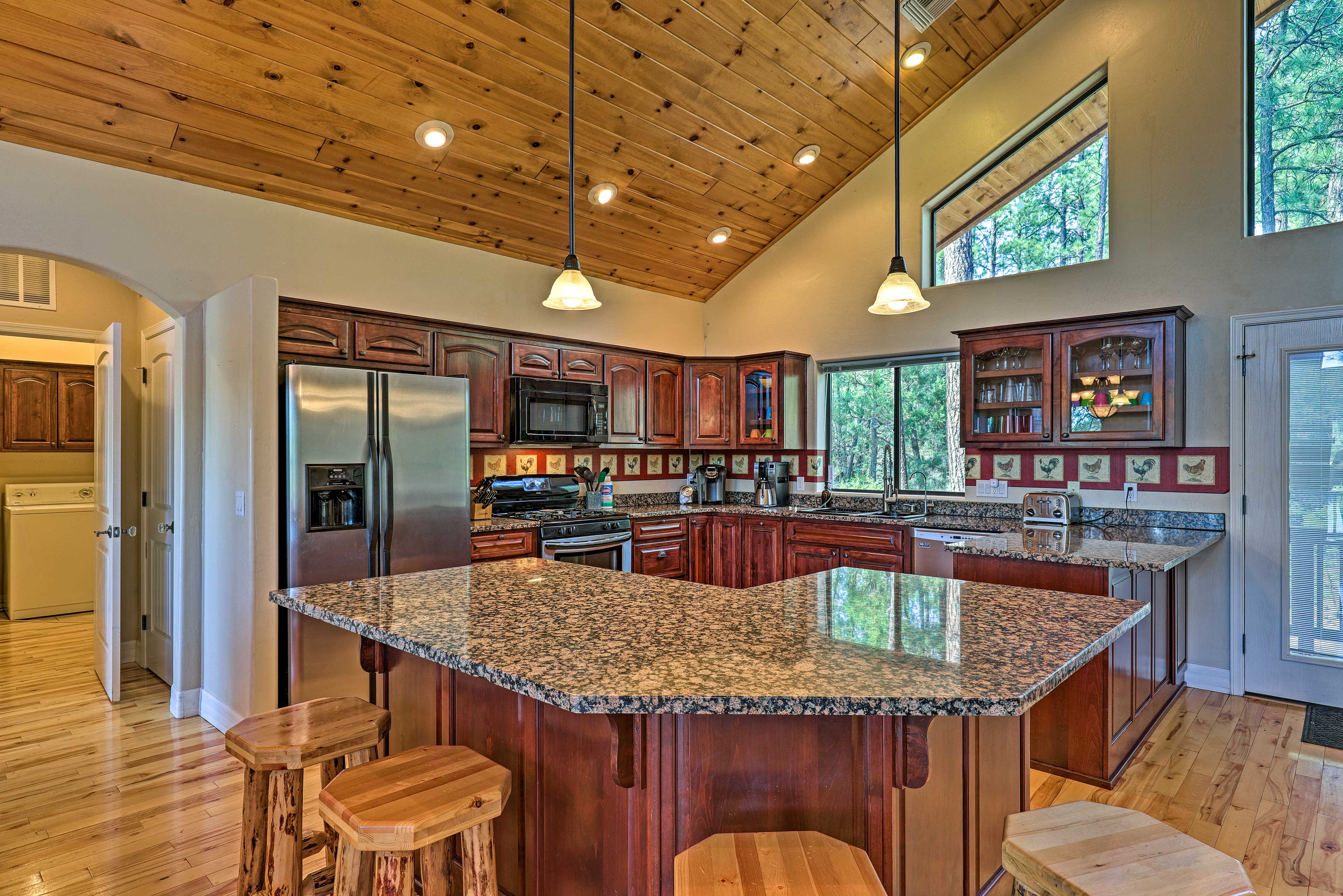 Kitchen | Breakfast Bar