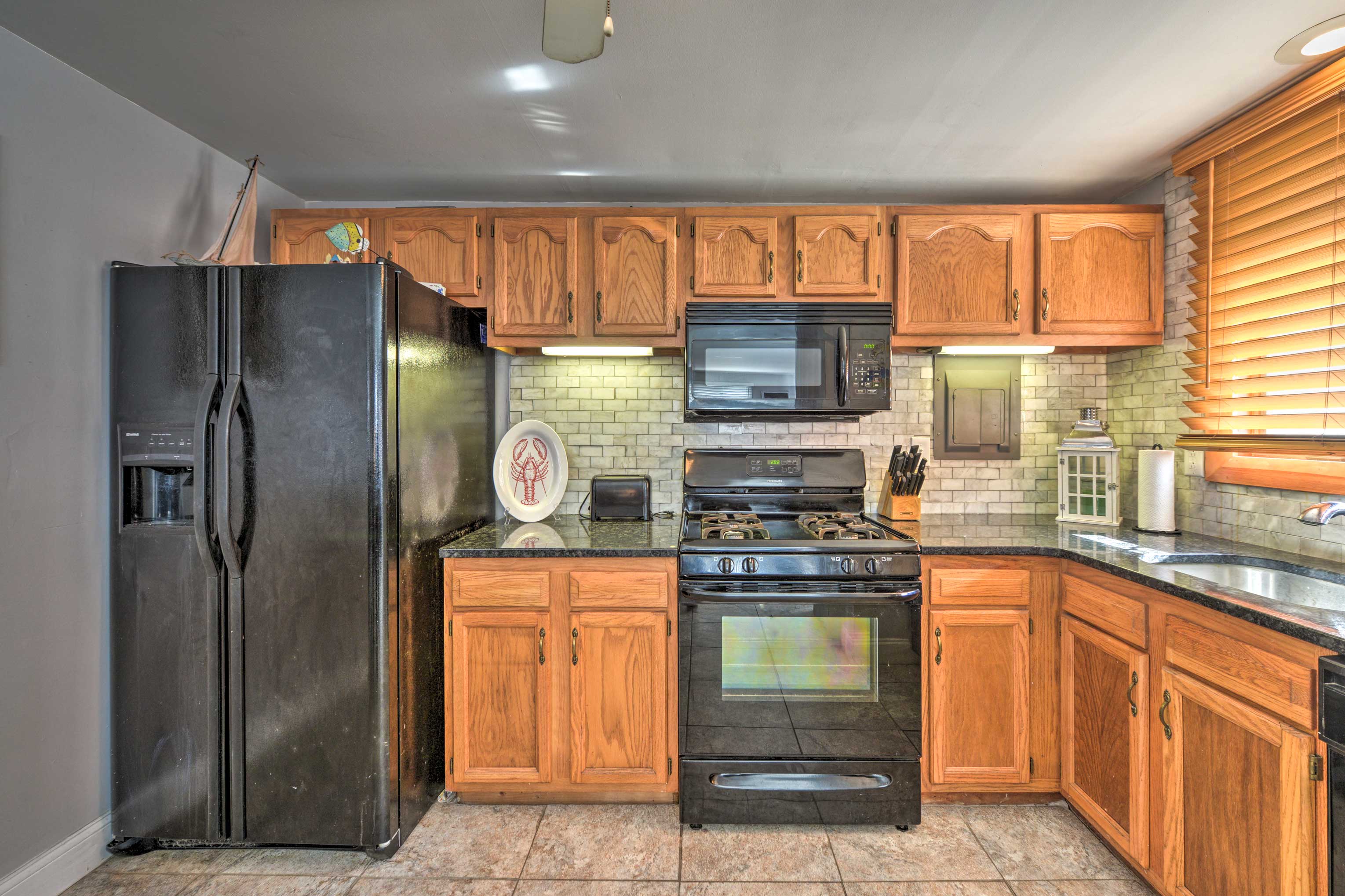 Kitchen | Coffee Maker | Complimentary Spices | Crockpot