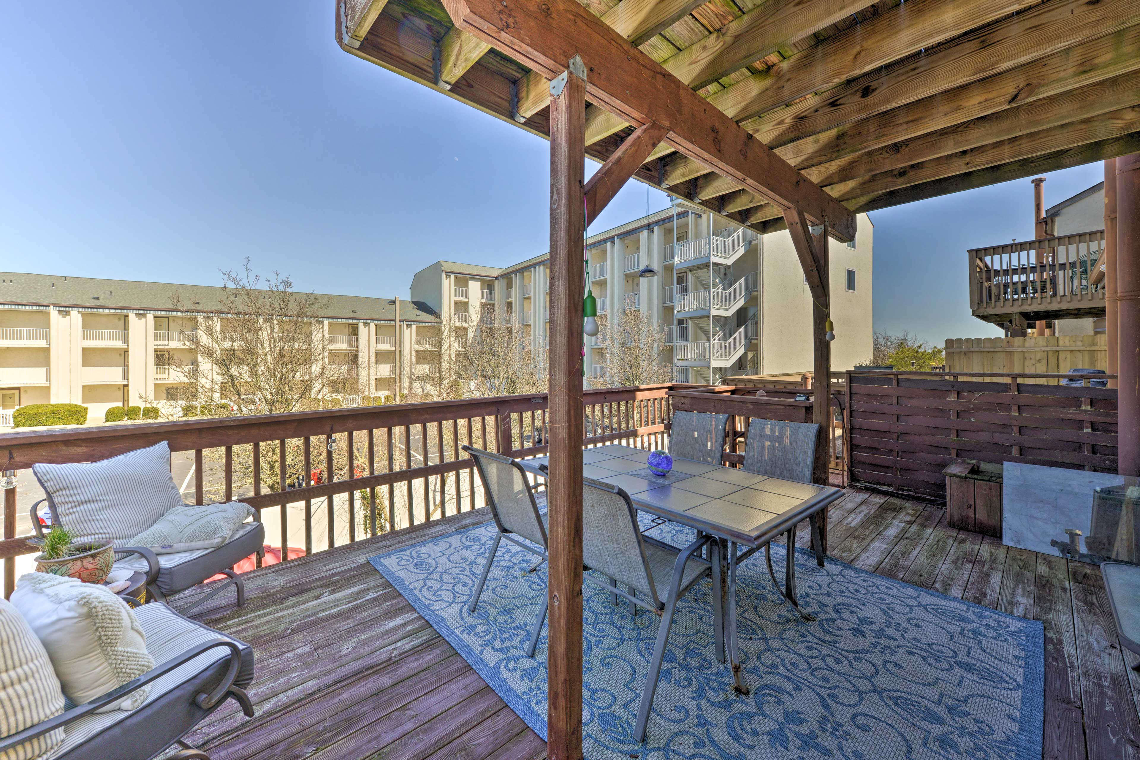 2nd-Floor Balcony (Back) | Outdoor Dining Area