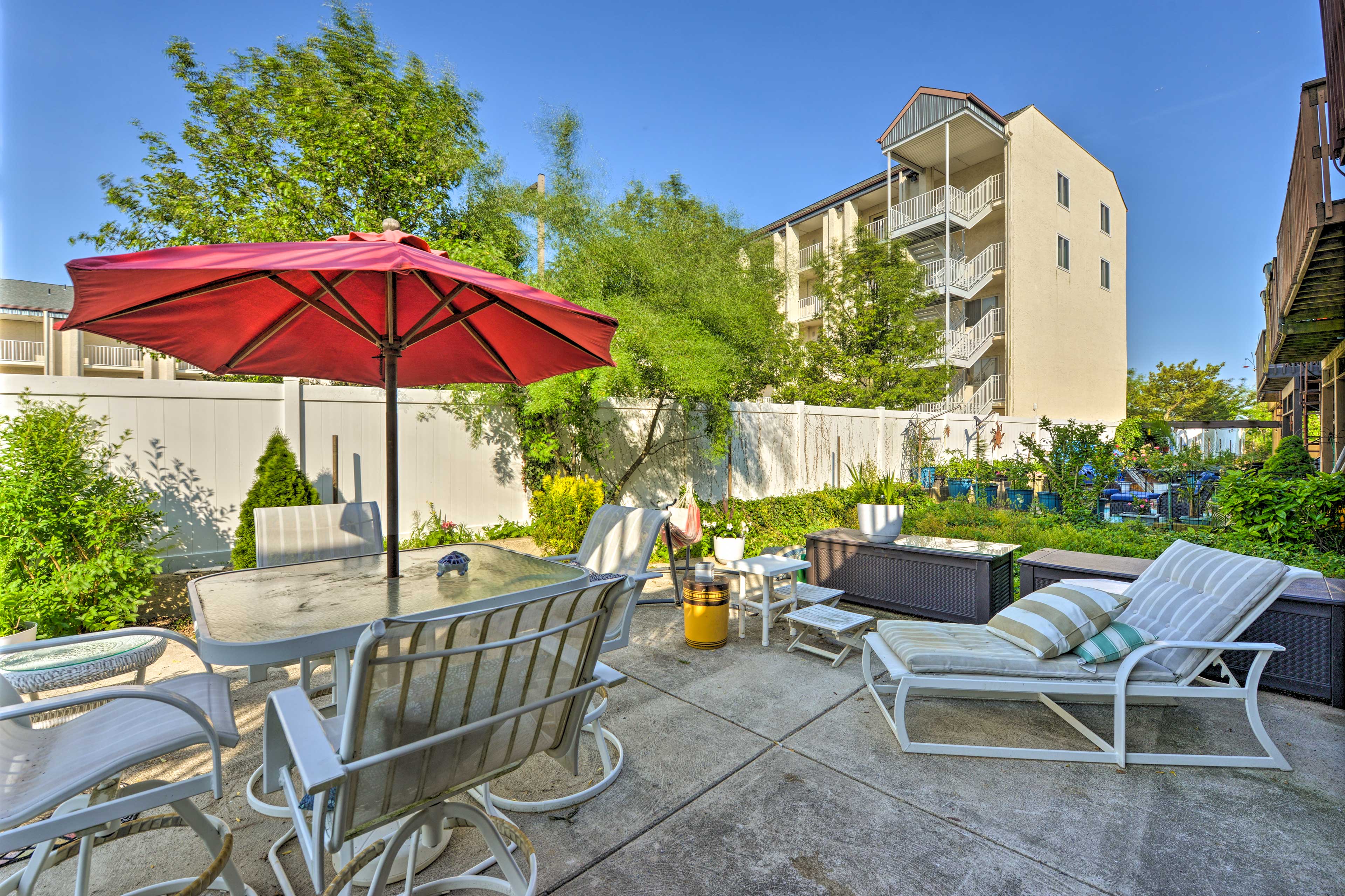 Private Patio | Hammock