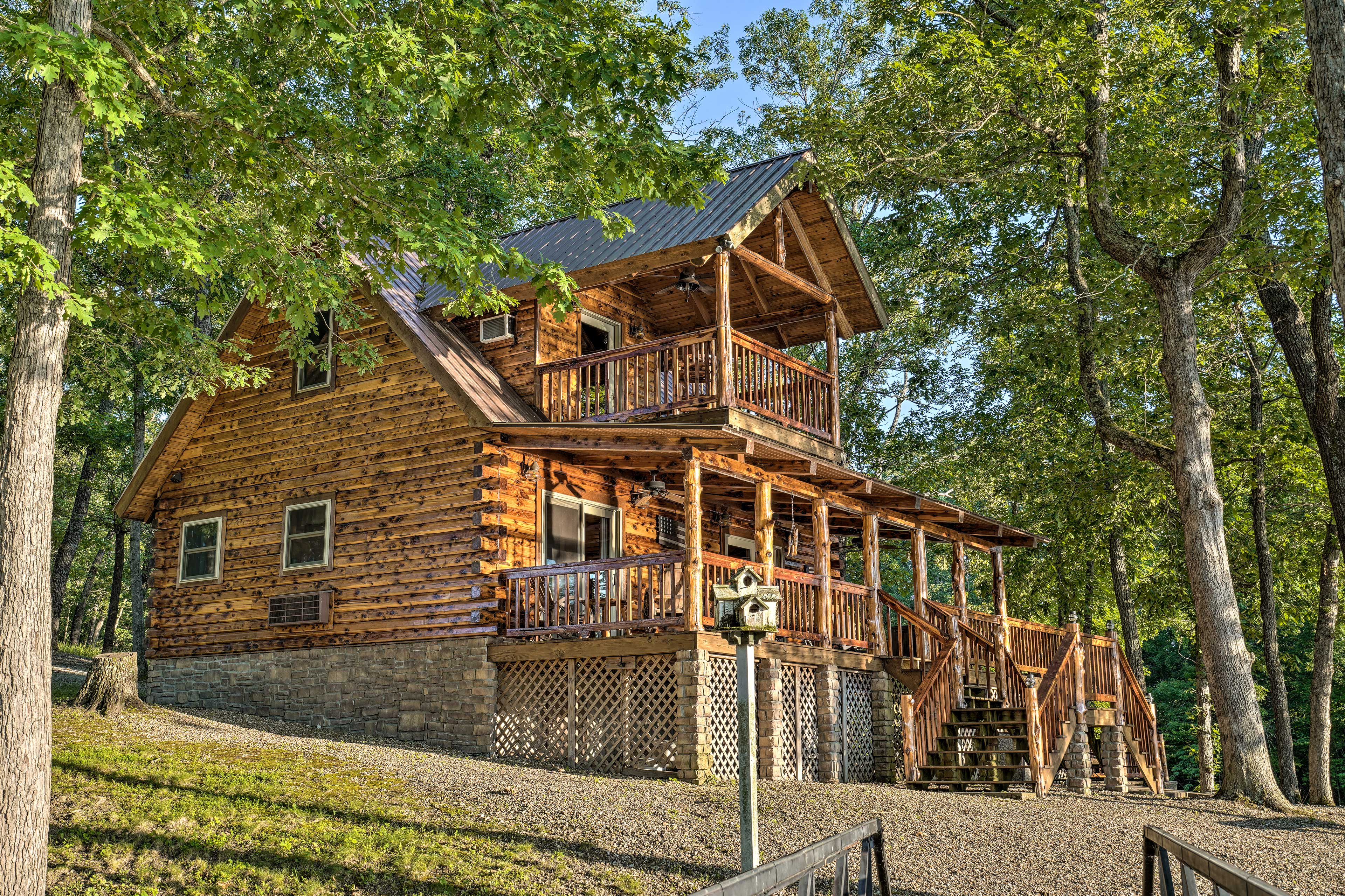 'Hix Lake and Cabin' includes 30 acres of wooded land & nature trails.