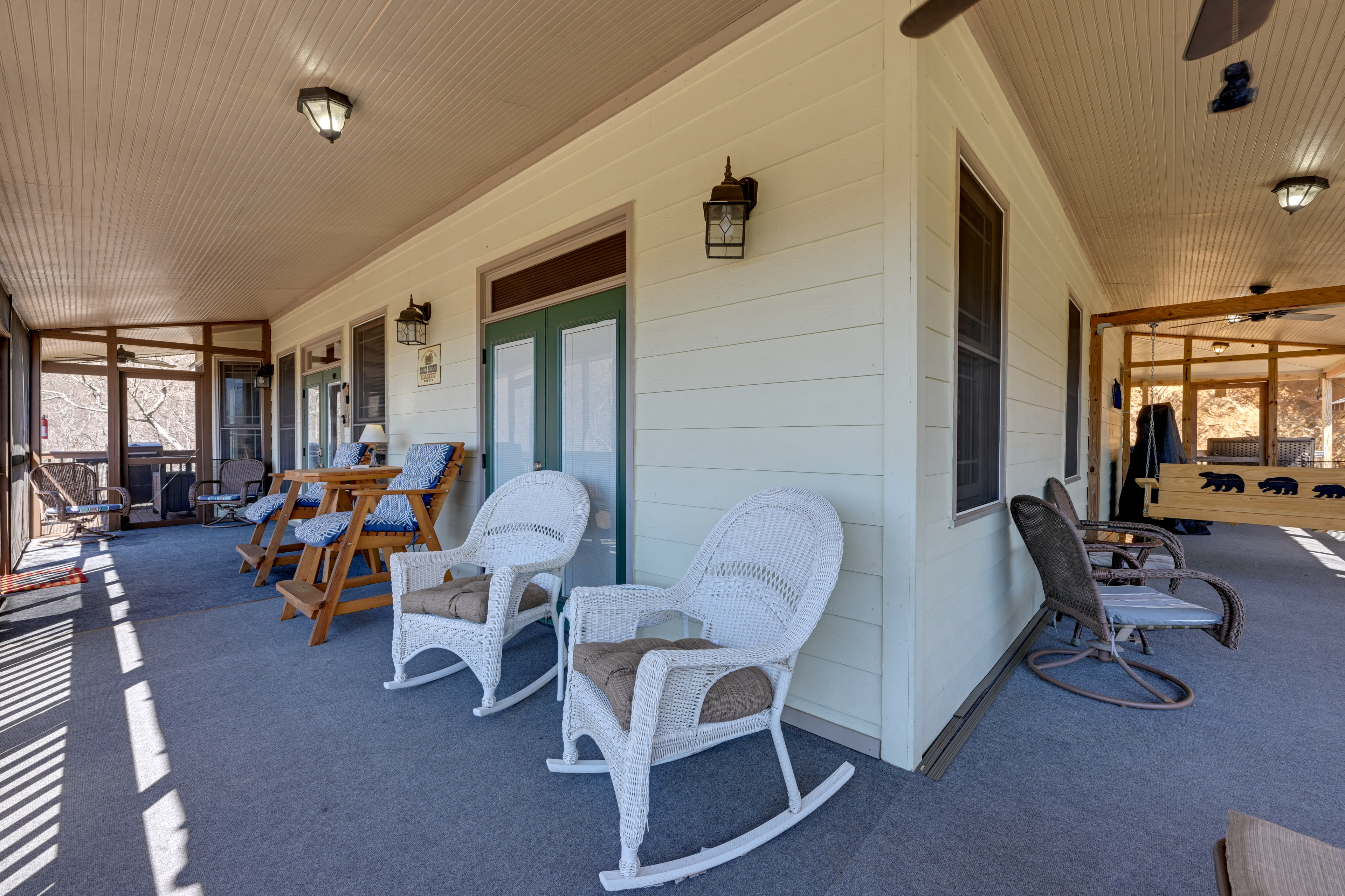 Screened-in Porch