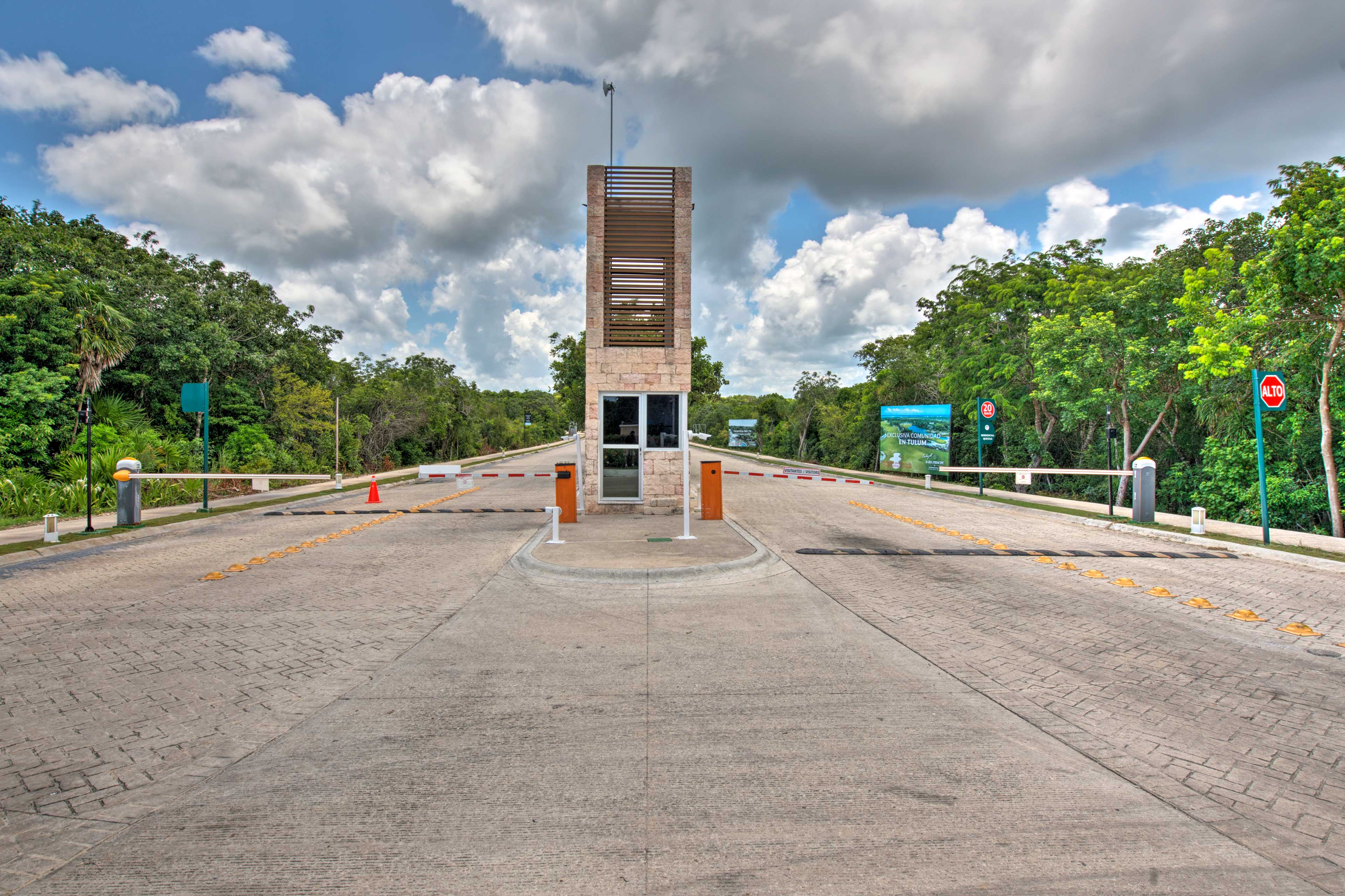 Gated Community | Community Parking Lot (1 Vehicle)