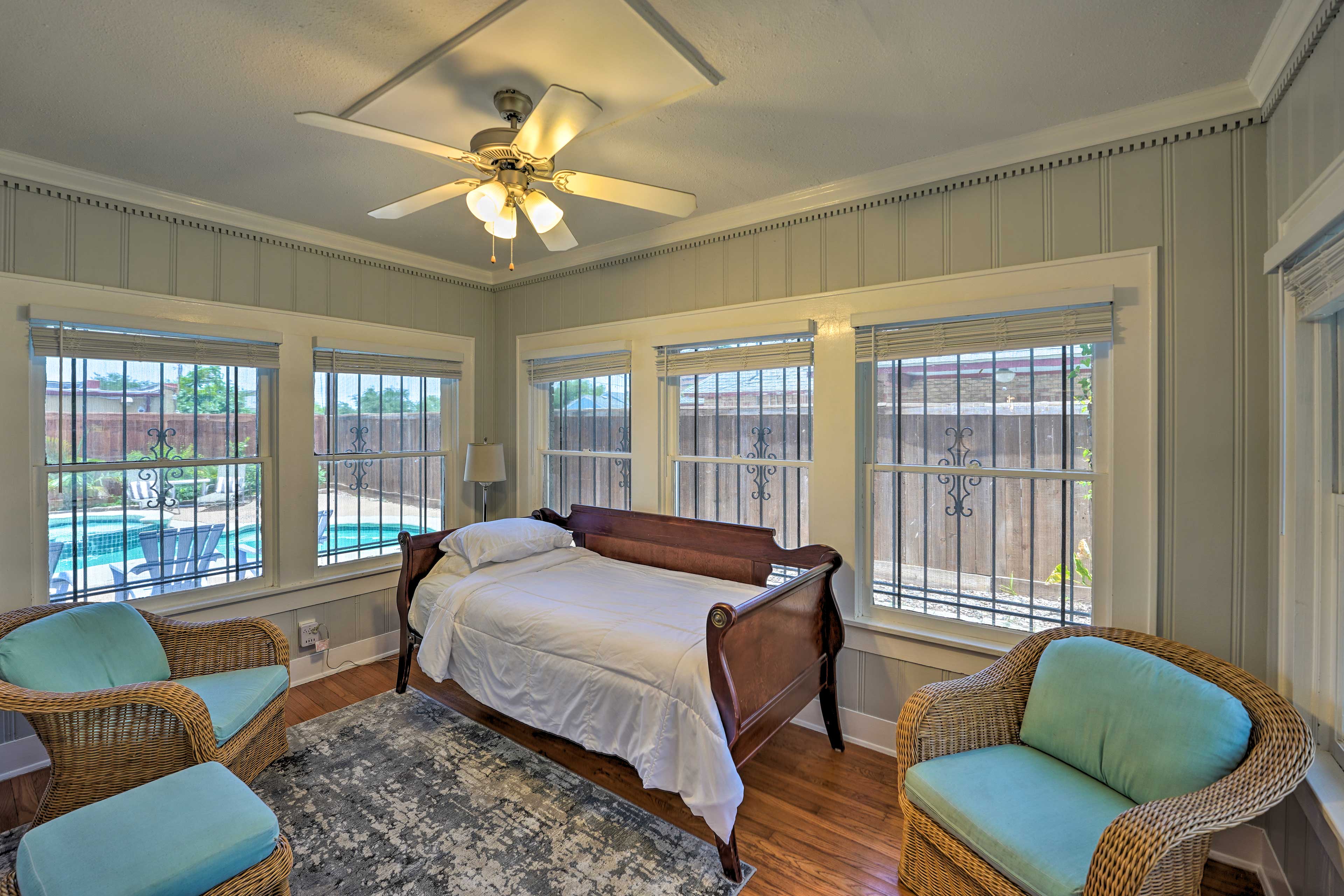 Sunroom | Twin Bed