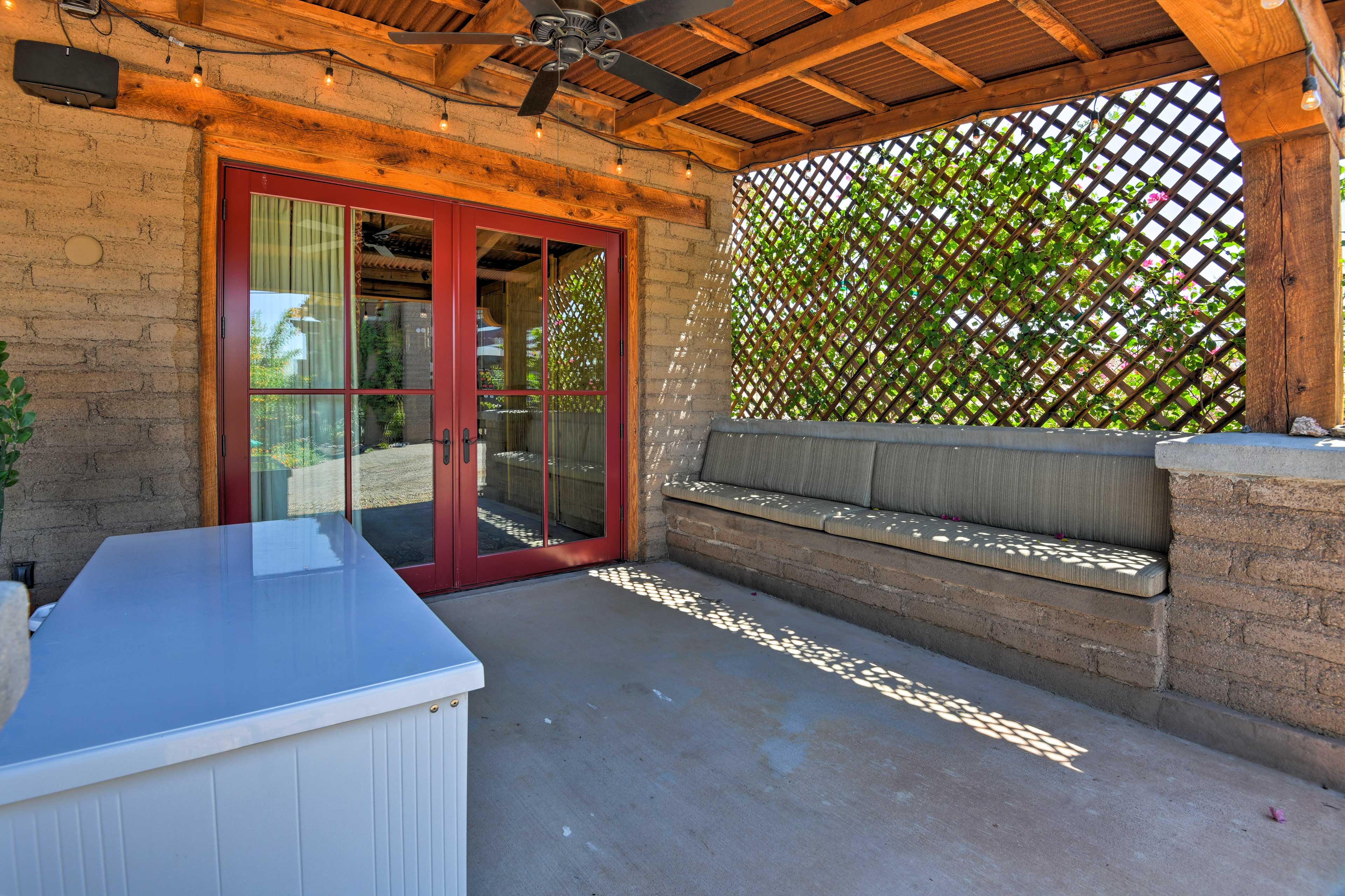 Exterior Space | Cushioned Banco Lounging Area