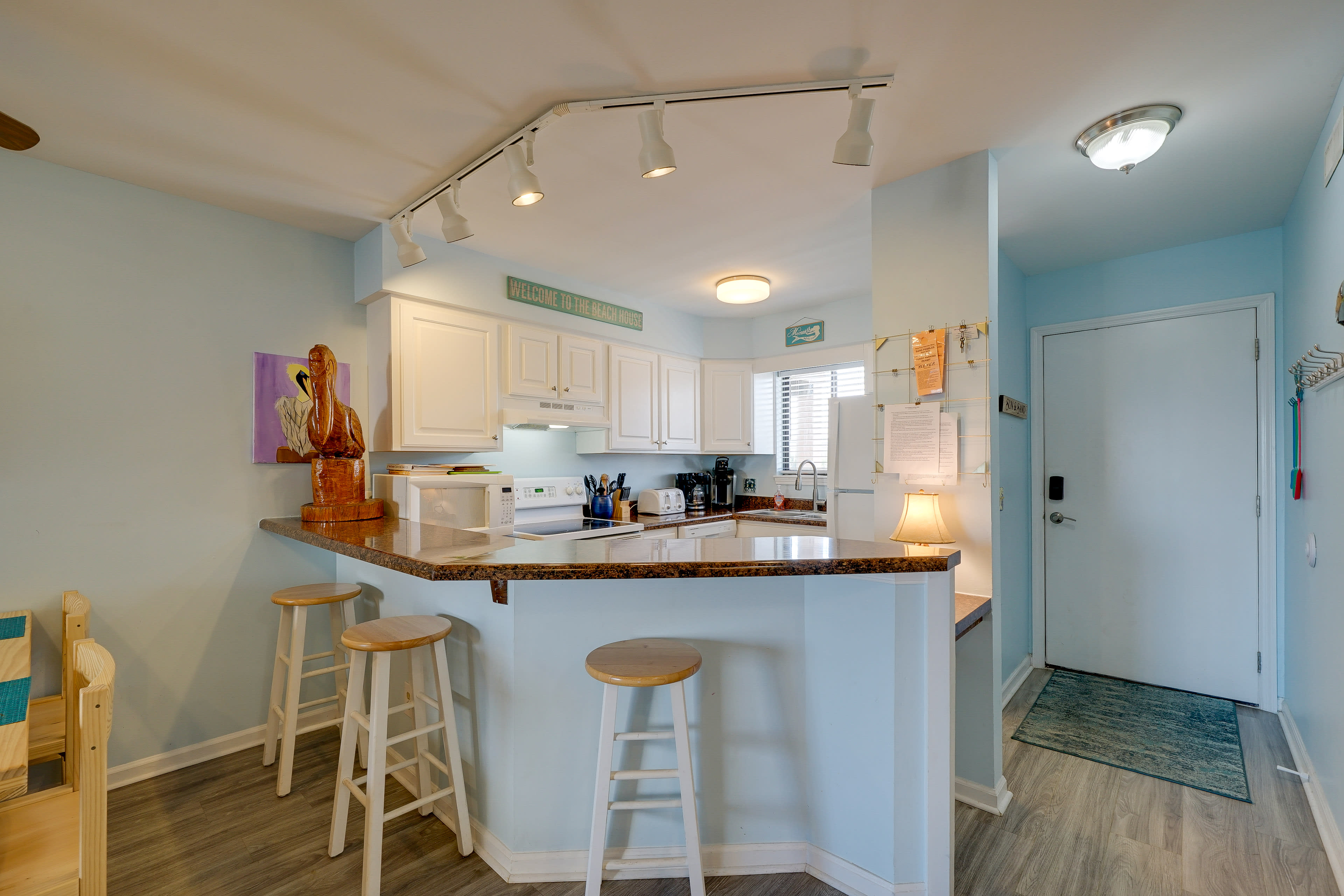 Kitchen | Dishwasher | Breakfast Bar | Toaster