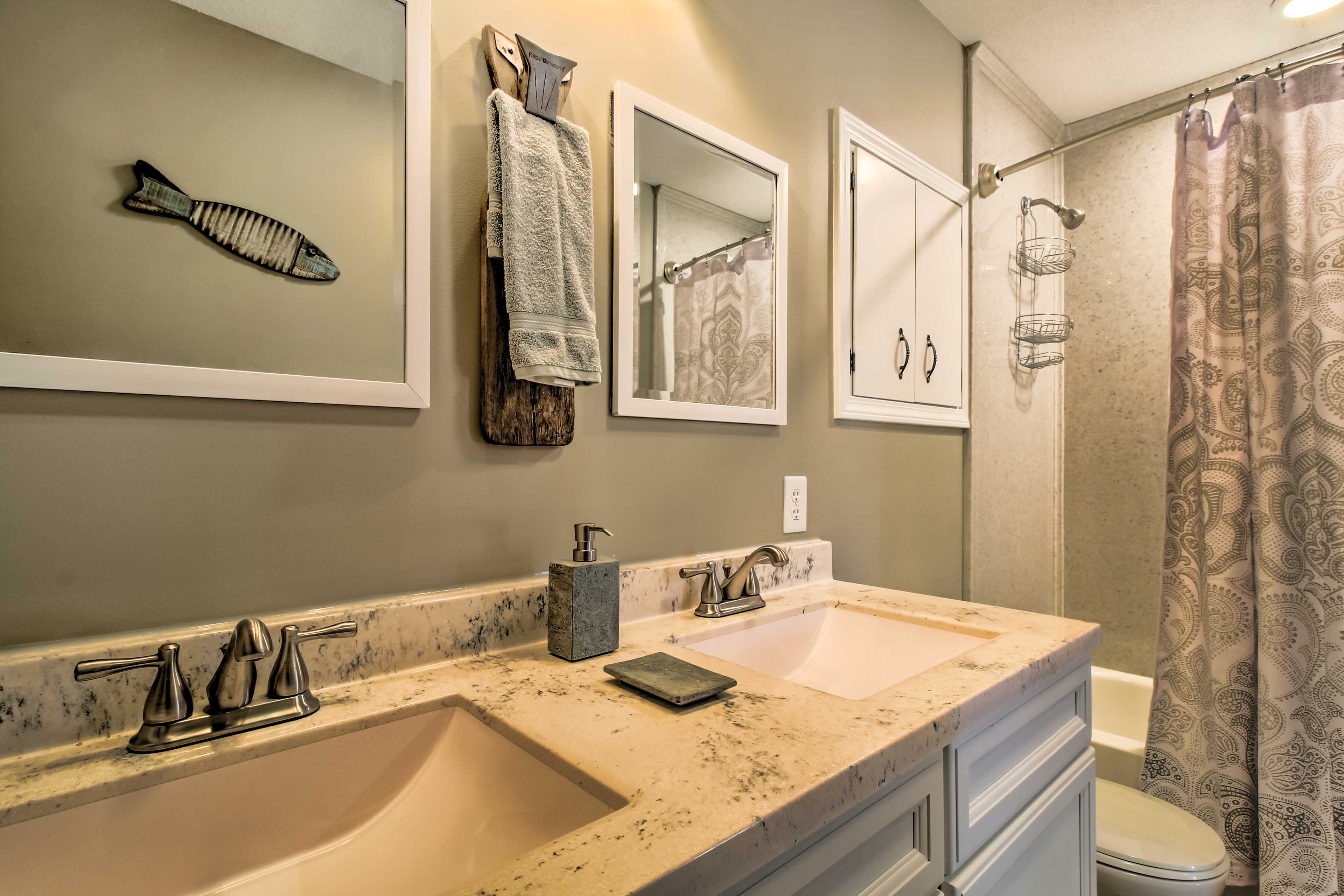 En-Suite Bathroom | Complimentary Toiletries