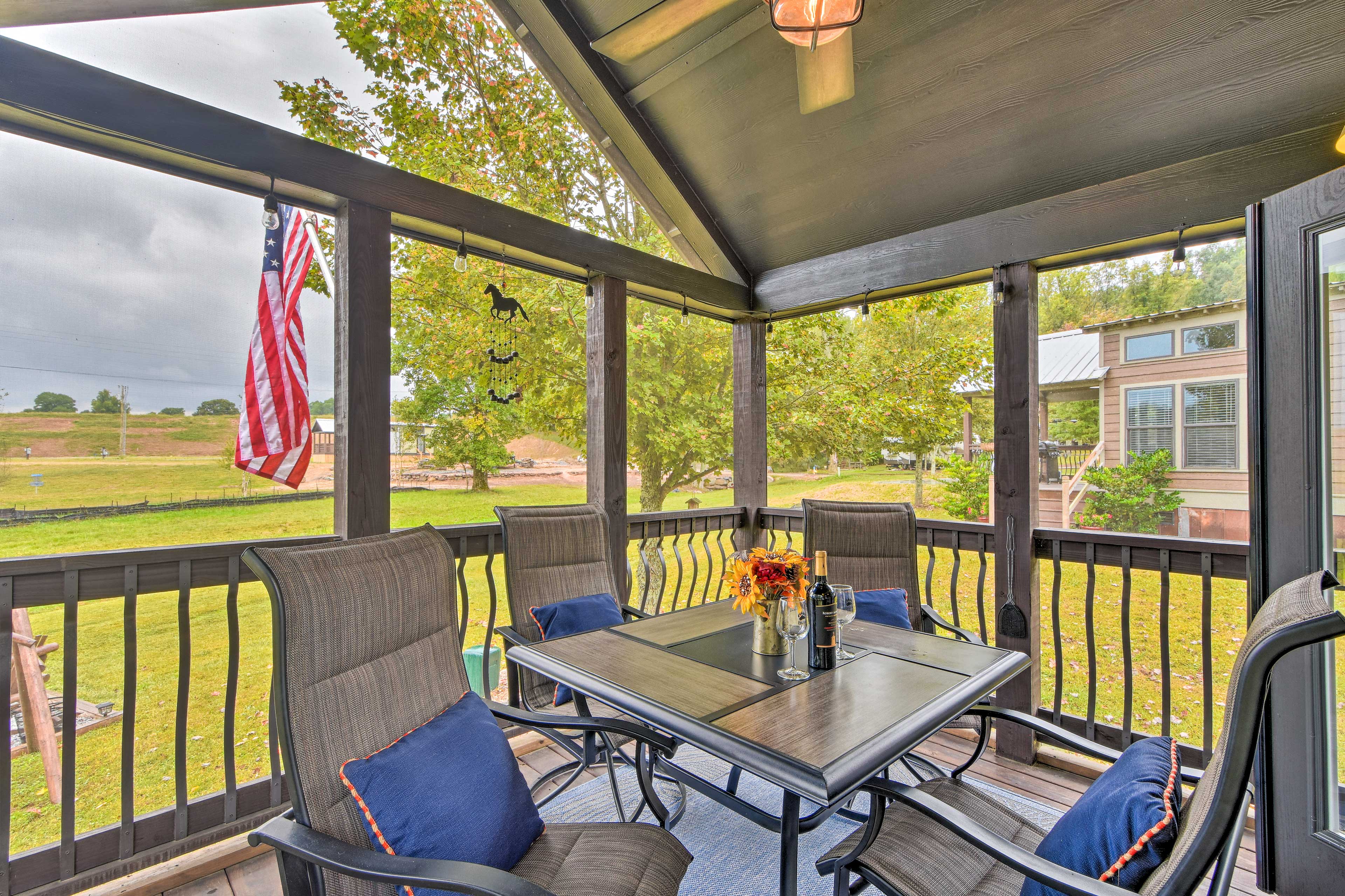 Updated Screened-In Porch | Pet Friendly w/ Fee