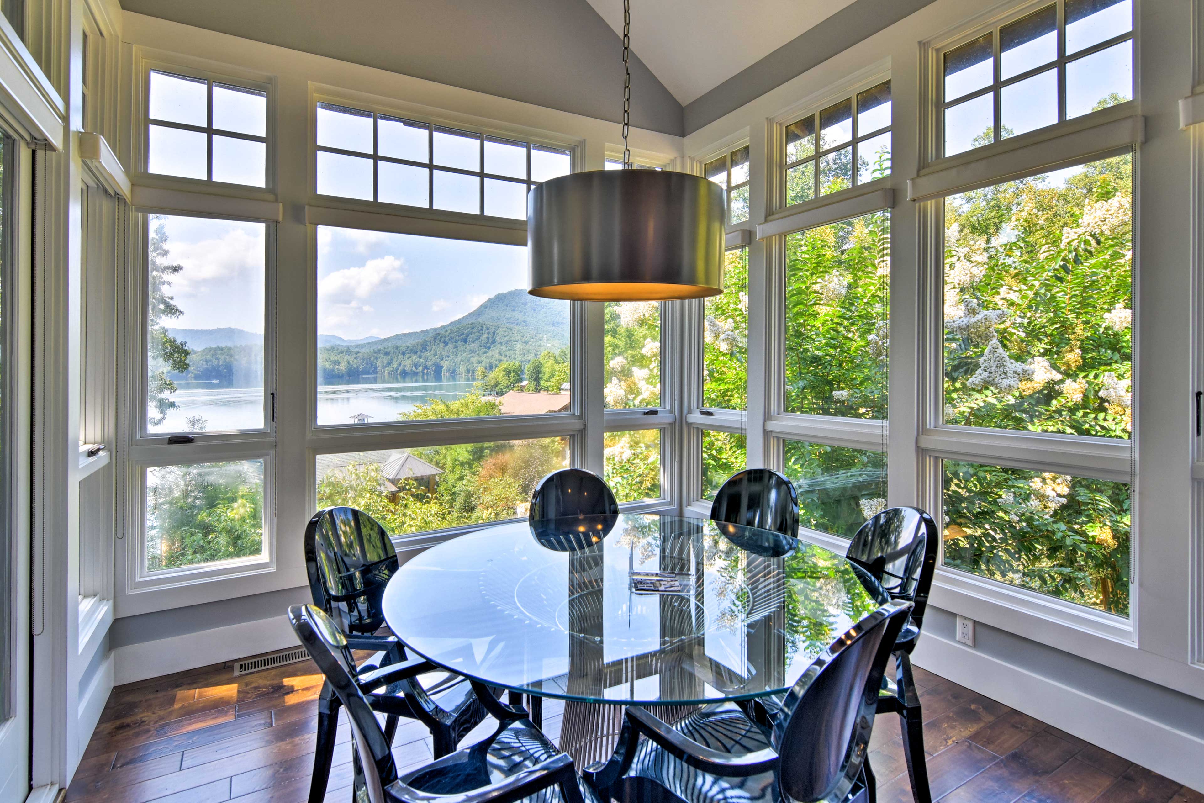 Dining Table | Dishware Provided