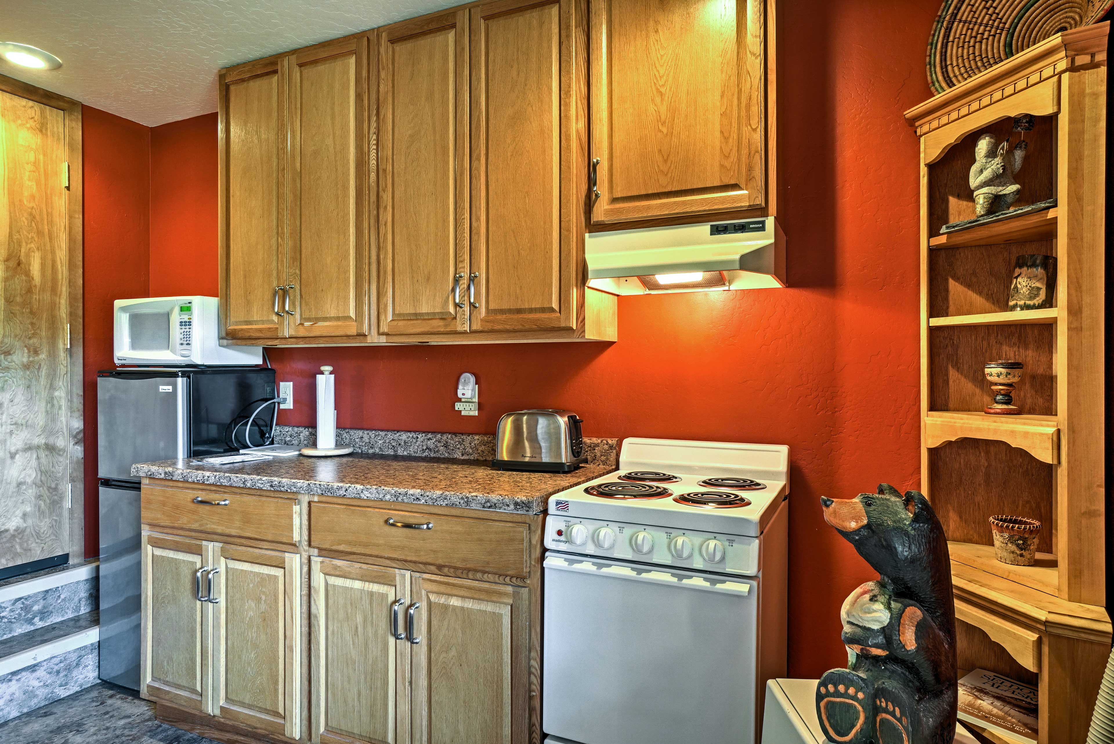 The well-equipped kitchenette has all you need to stay full and happy!