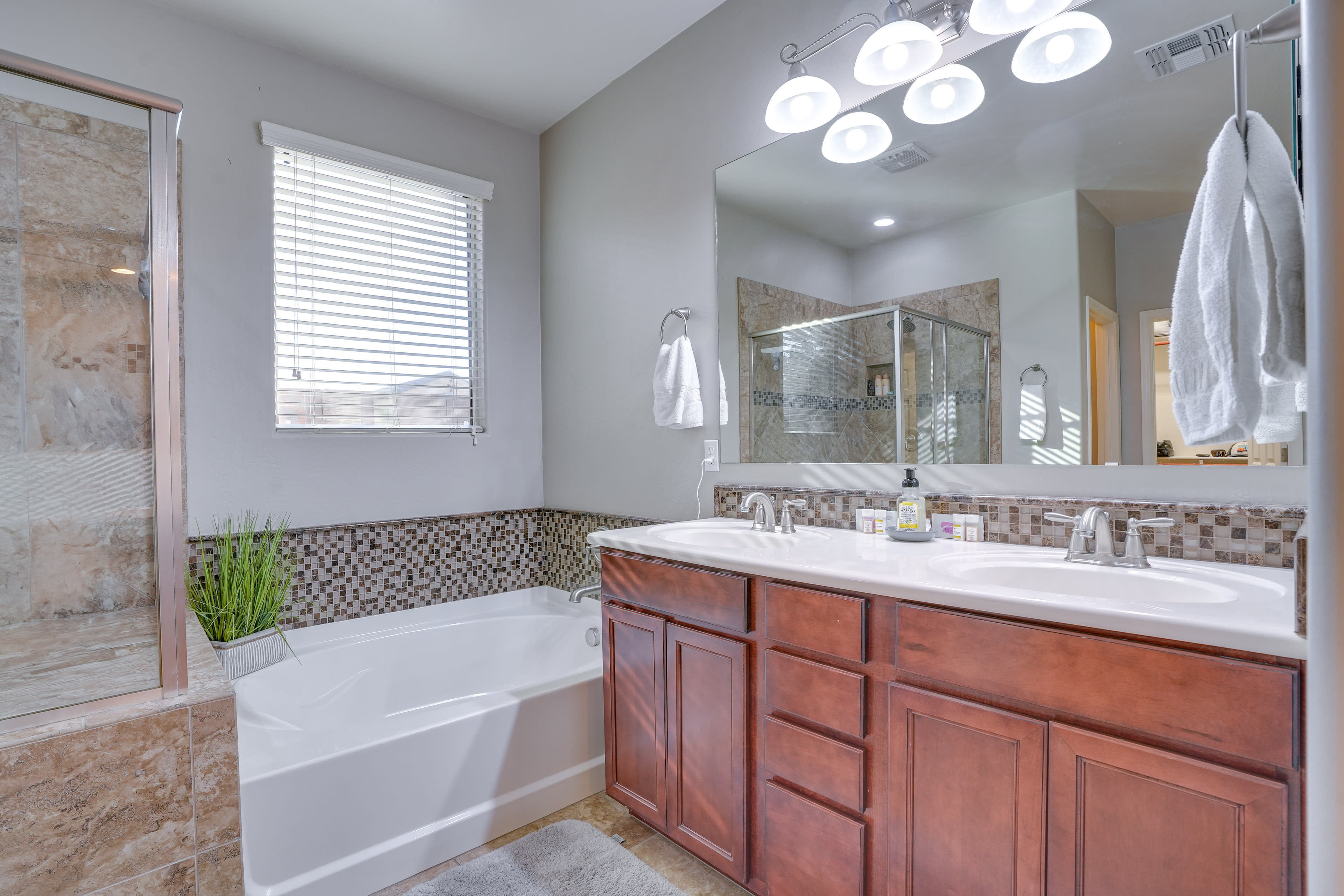 En-Suite Bathroom | Towels Provided