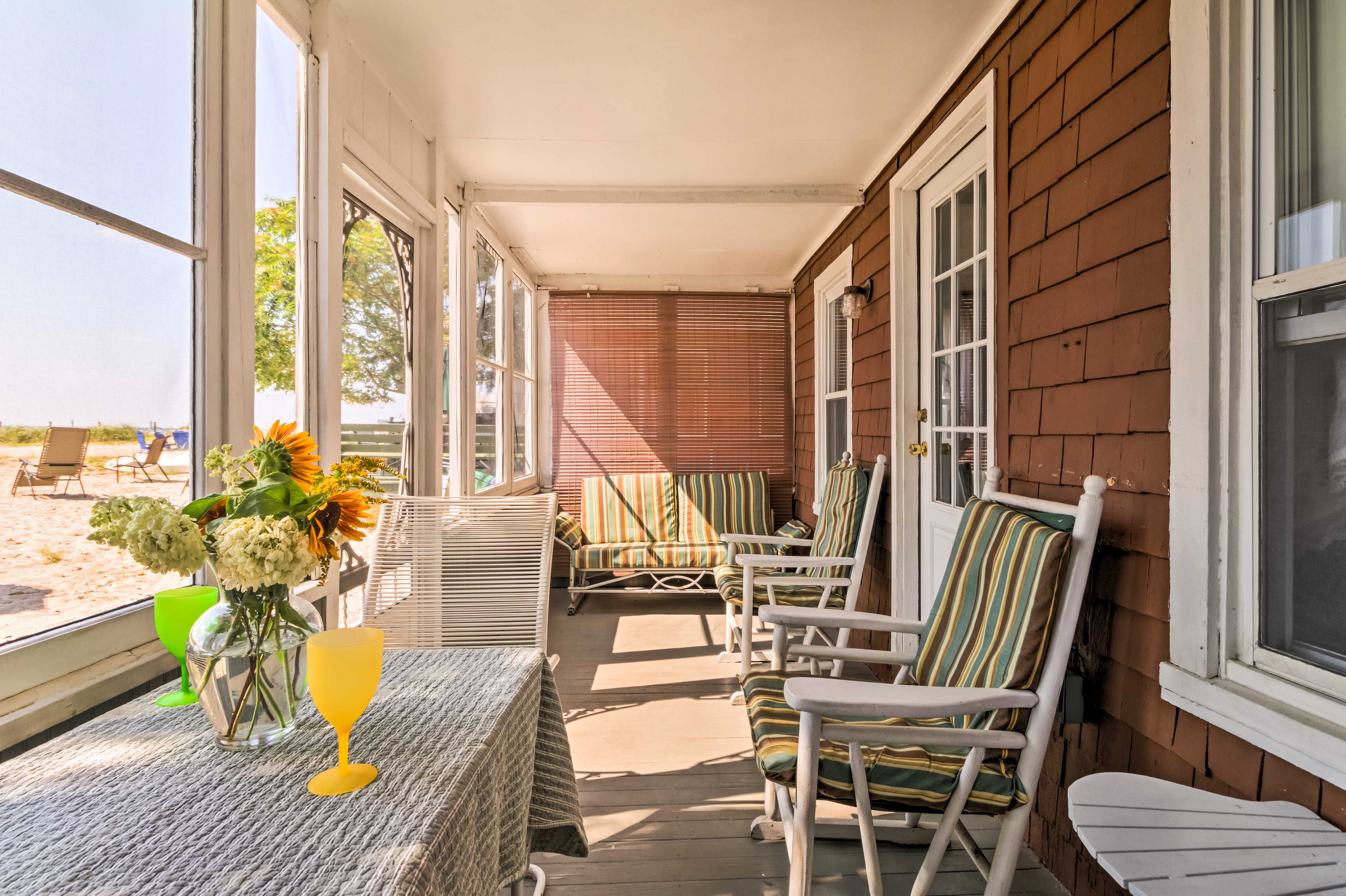 Lower Screened-In Porch | Access to Beach