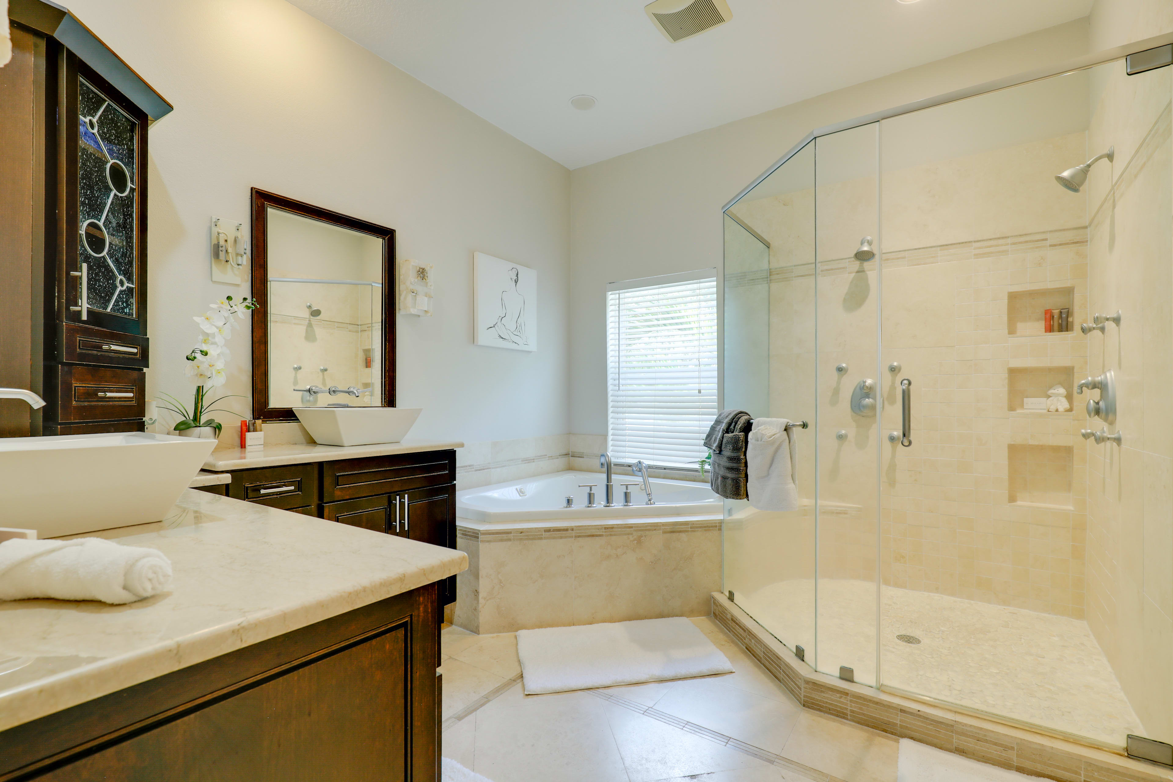 En-Suite Bathroom | Linens & Towels