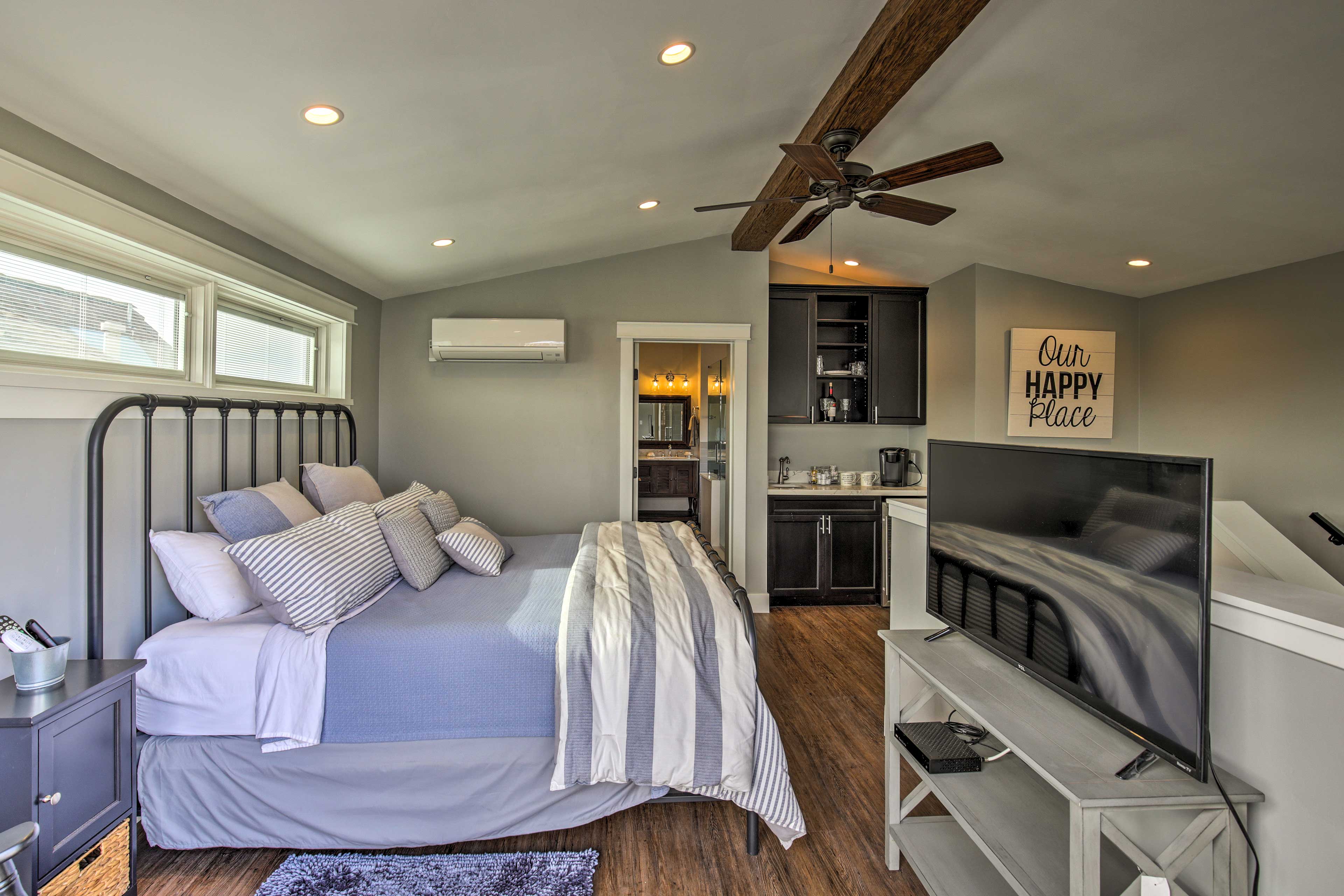 Bedroom 1 | Wet Bar | En-Suite Bathroom