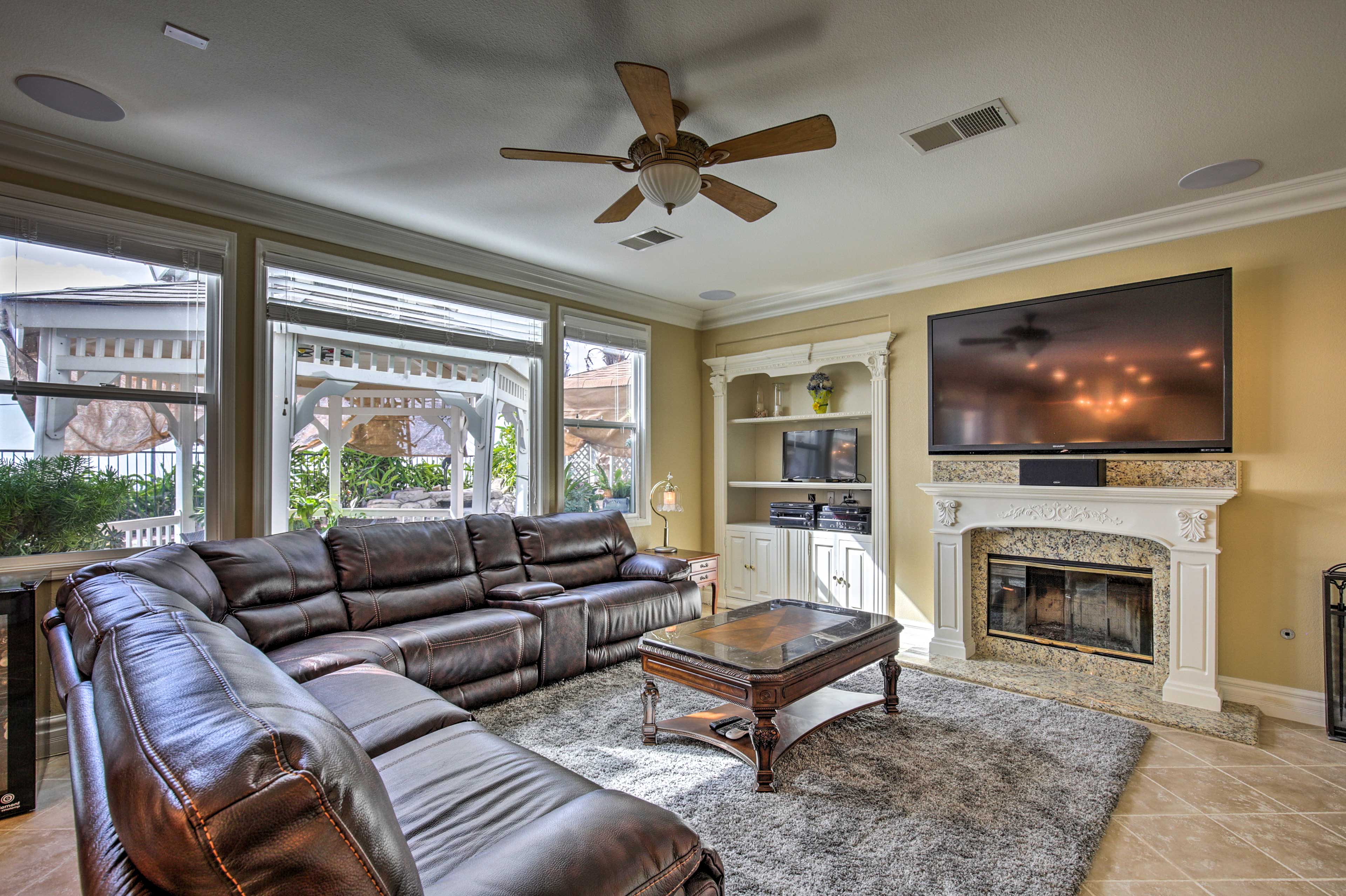 Living Room | Flat-Screen Cable TV | Decorative Fireplace | Central A/C & Heat