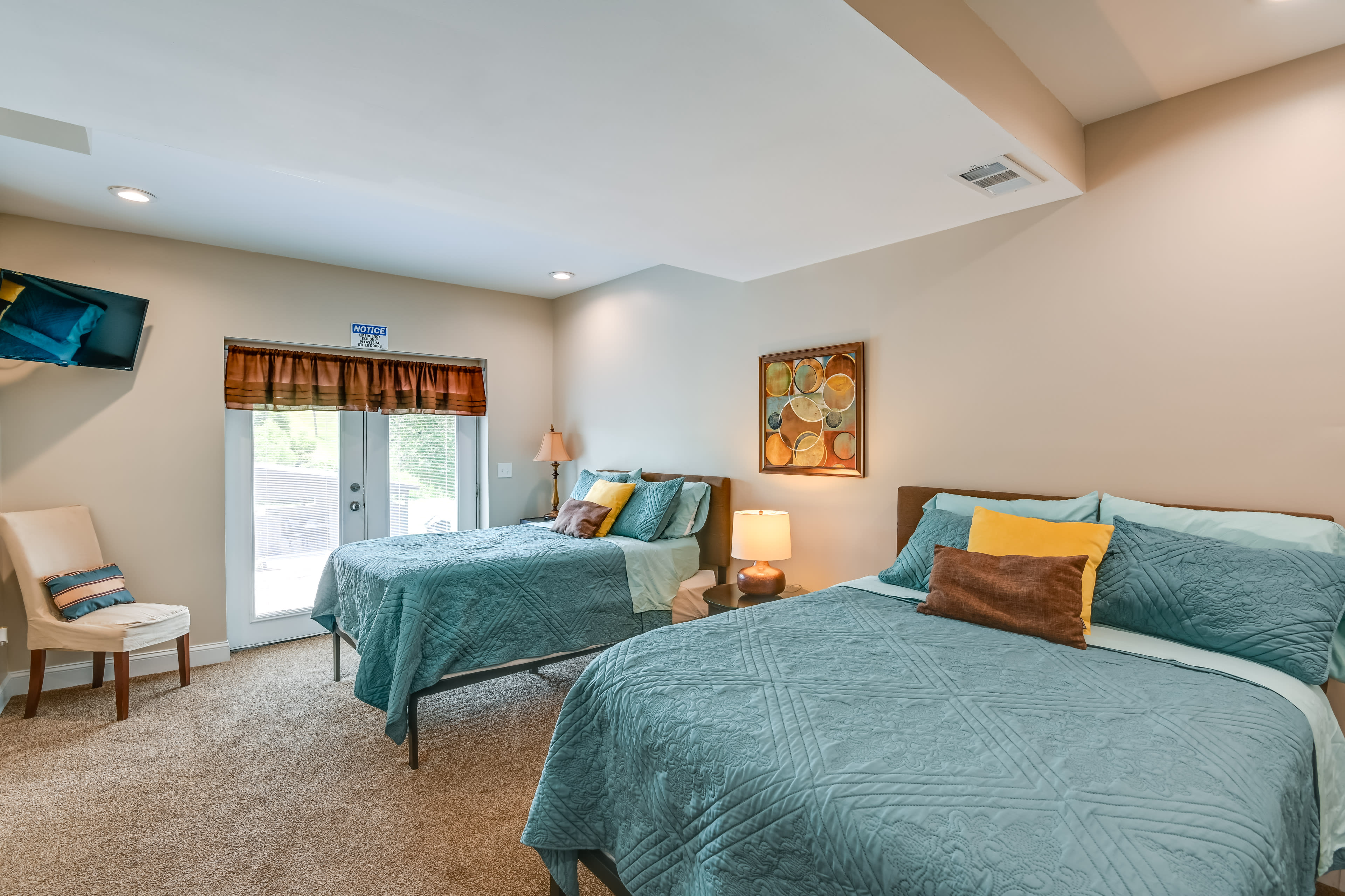 Bedroom 4 | Downstairs | 2 Full Beds | Flat-Screen TV w/ DirecTV