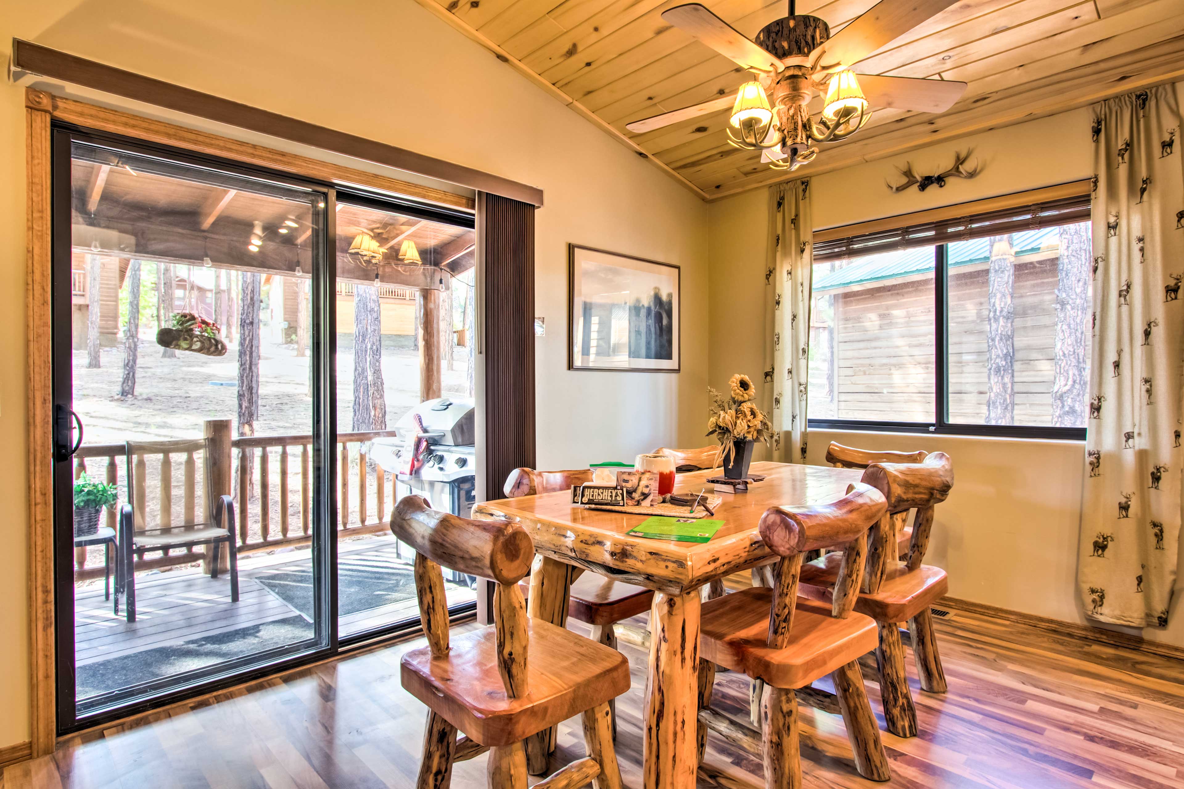 Dining Area | Dishware/Flatware Provided