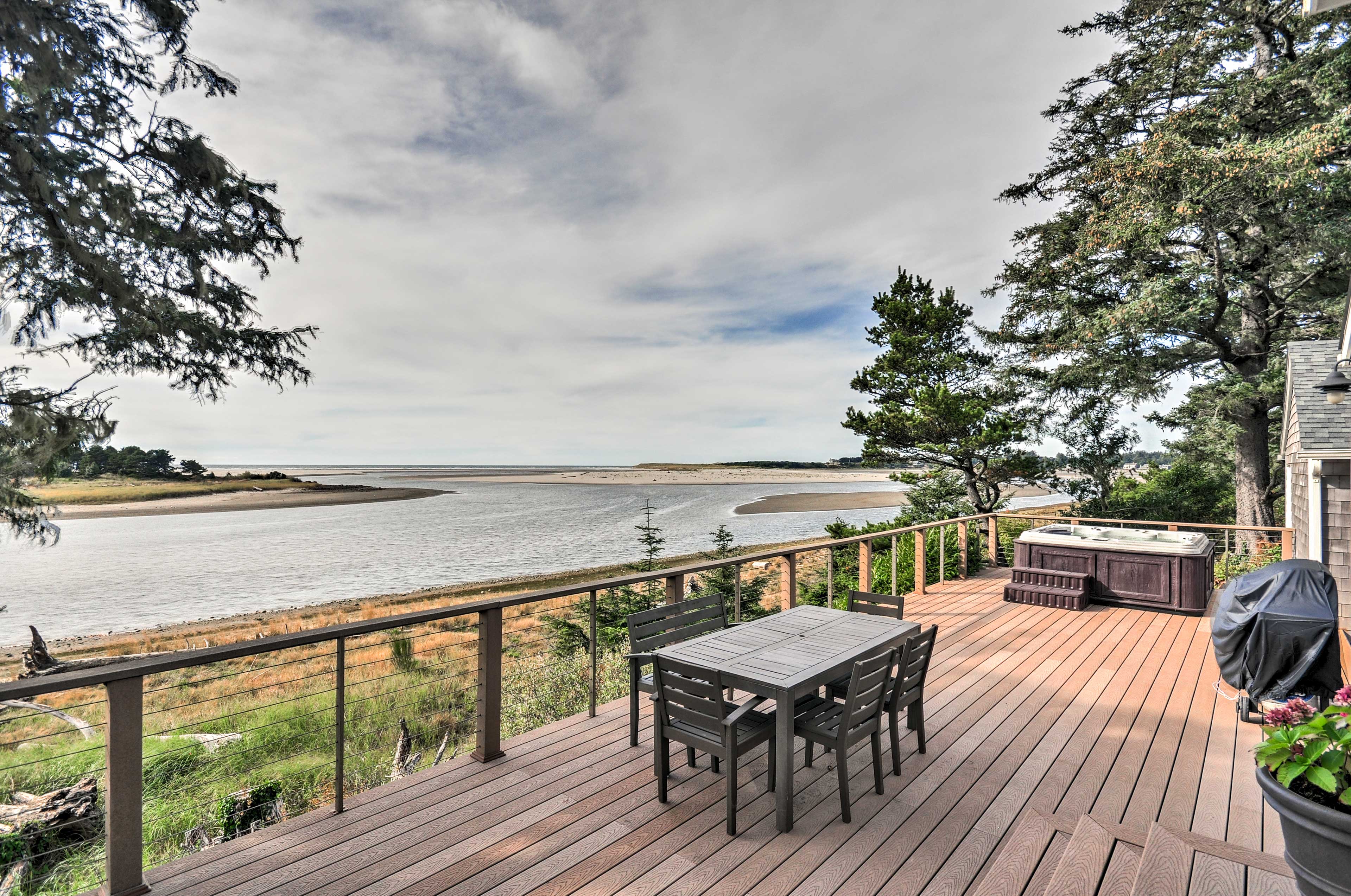 Private Deck | Hot Tub | Outdoor Shower | Outdoor Dining Area | Grill