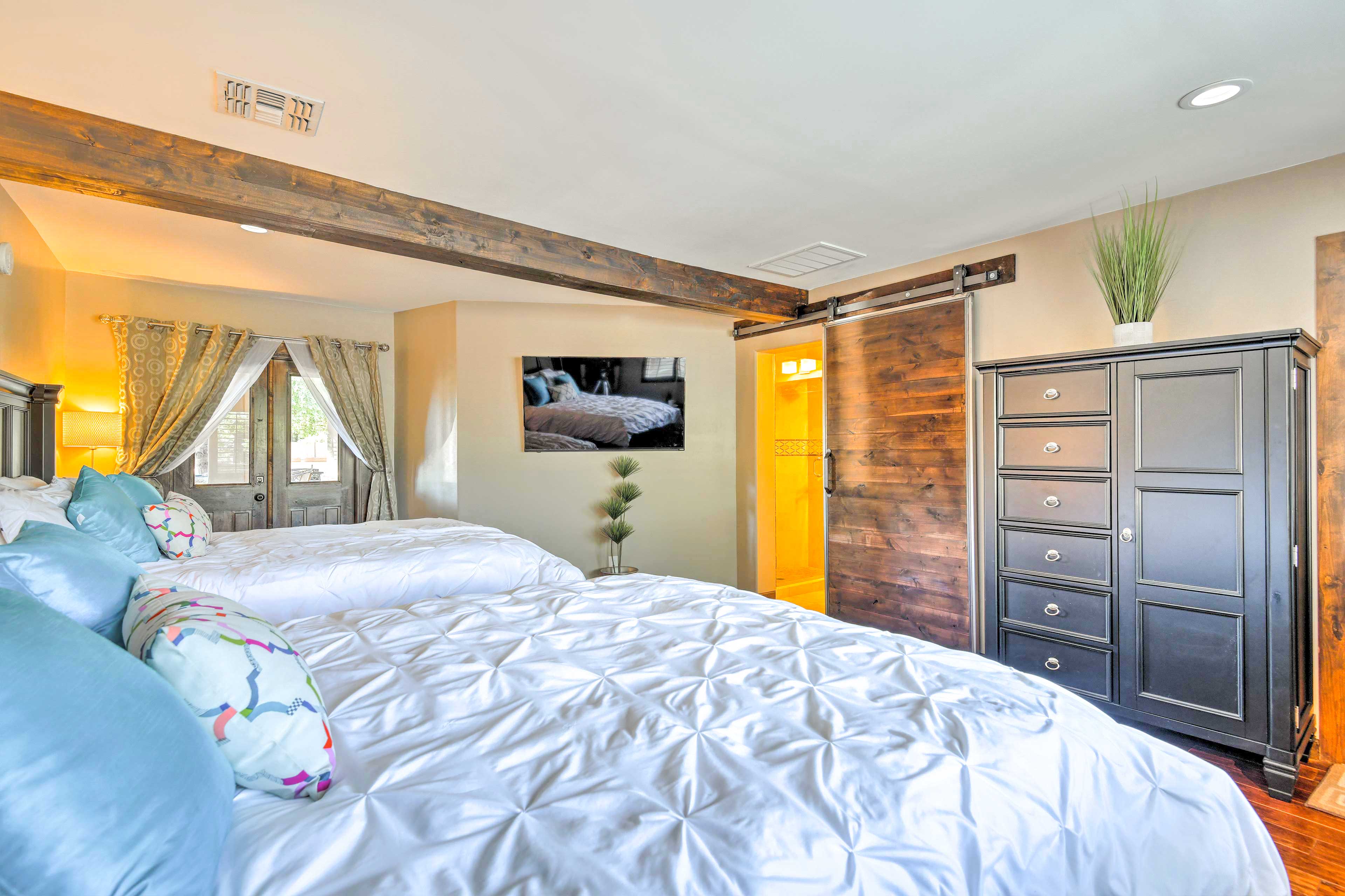 Casita | 2 Queen Beds